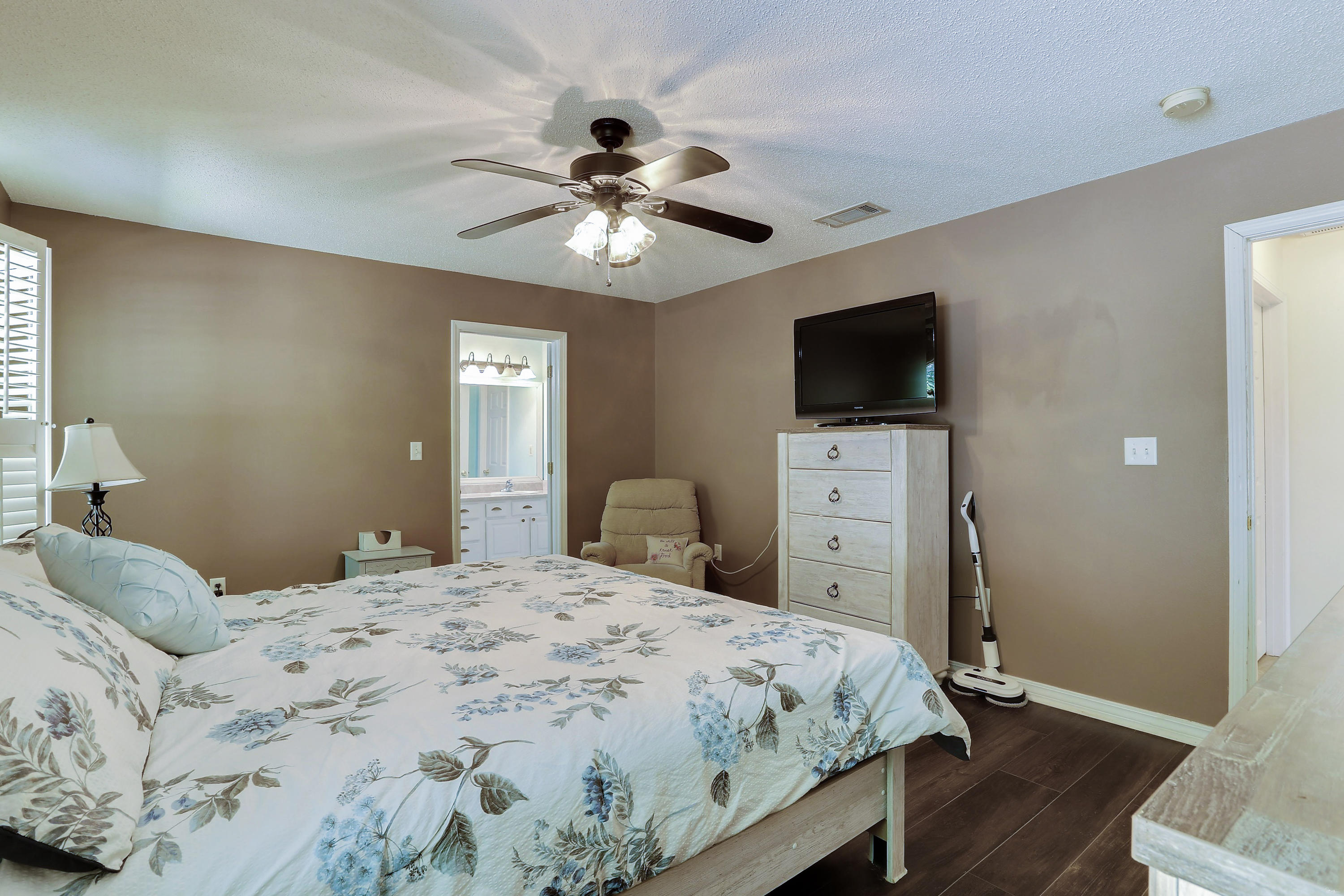 GOLDEN OAKS ESTATES LOT 8 - Residential