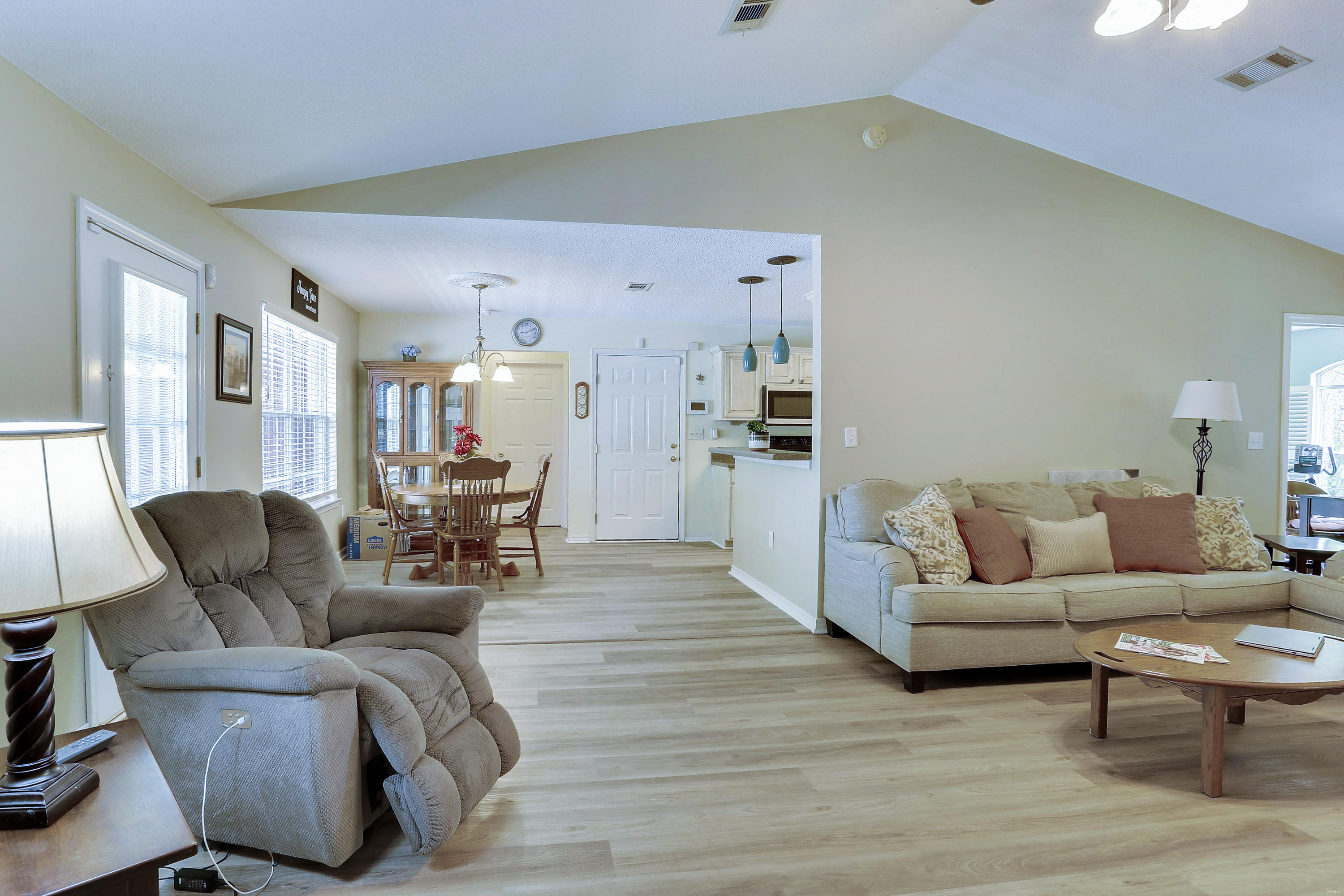 GOLDEN OAKS ESTATES LOT 8 - Residential