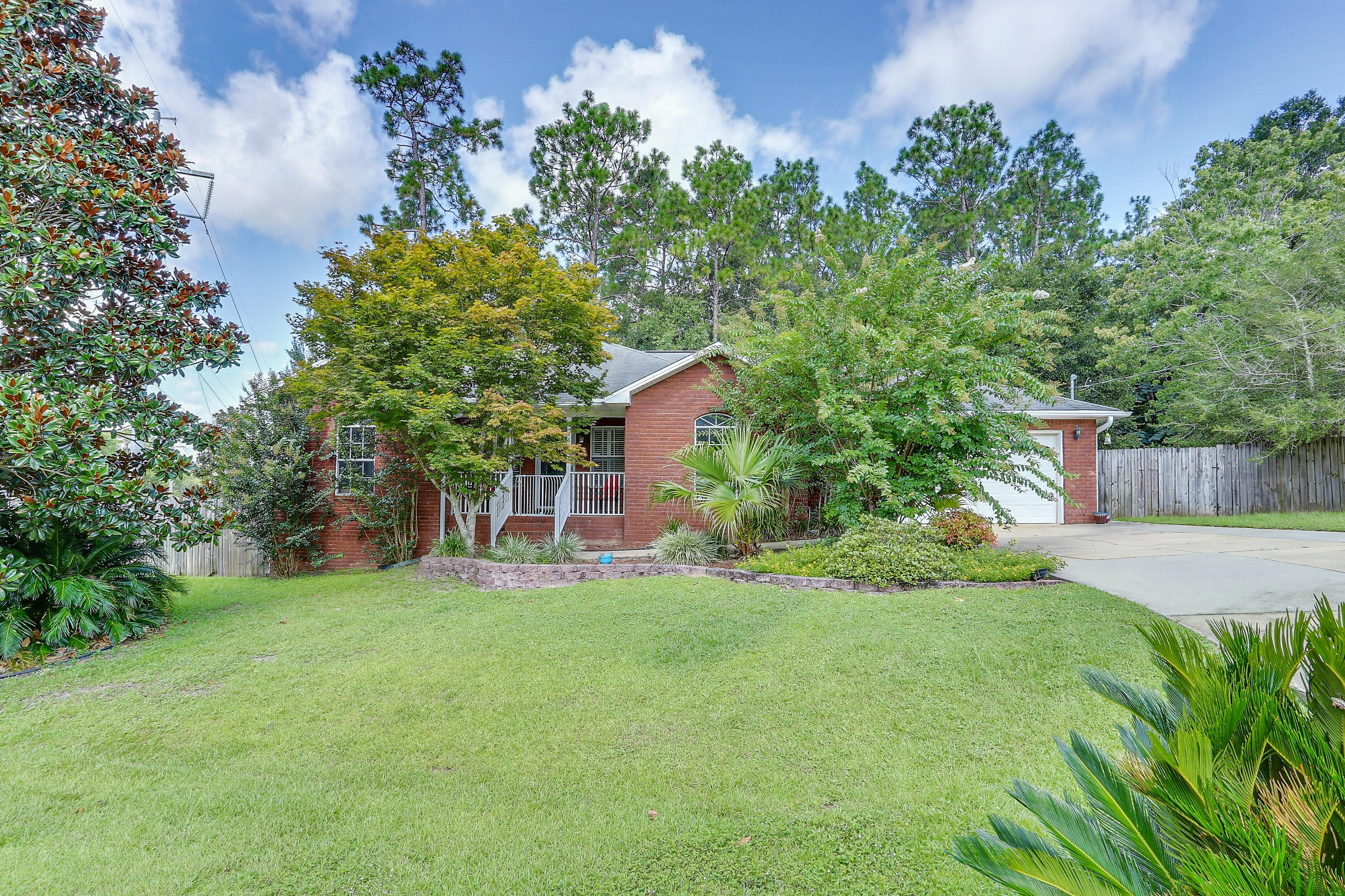 GOLDEN OAKS ESTATES LOT 8 - Residential