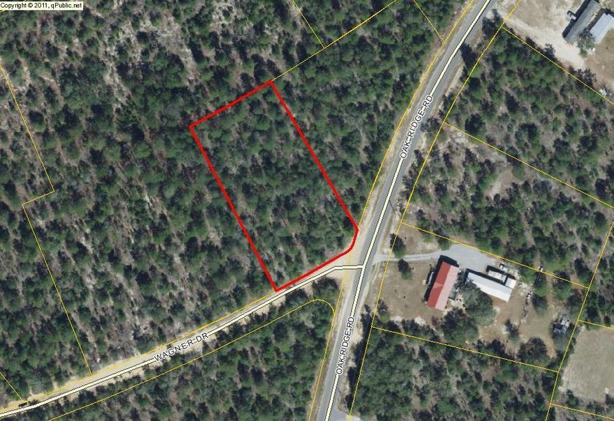 Super building lot, nearly 1 acre on a paved road with a water system available. Tap fee due. Mobile homes welcome.