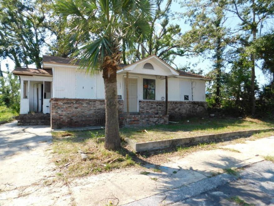 CURRENTLY UNDER CONTRACT, SELLER ACCEPTING BACKUP OFFERS. INVESTMENT OPPORTUNITY. New roof. Potential flip, great rental income property. The home next door is available for purchase as well and is currently occupied and already producing rental income.