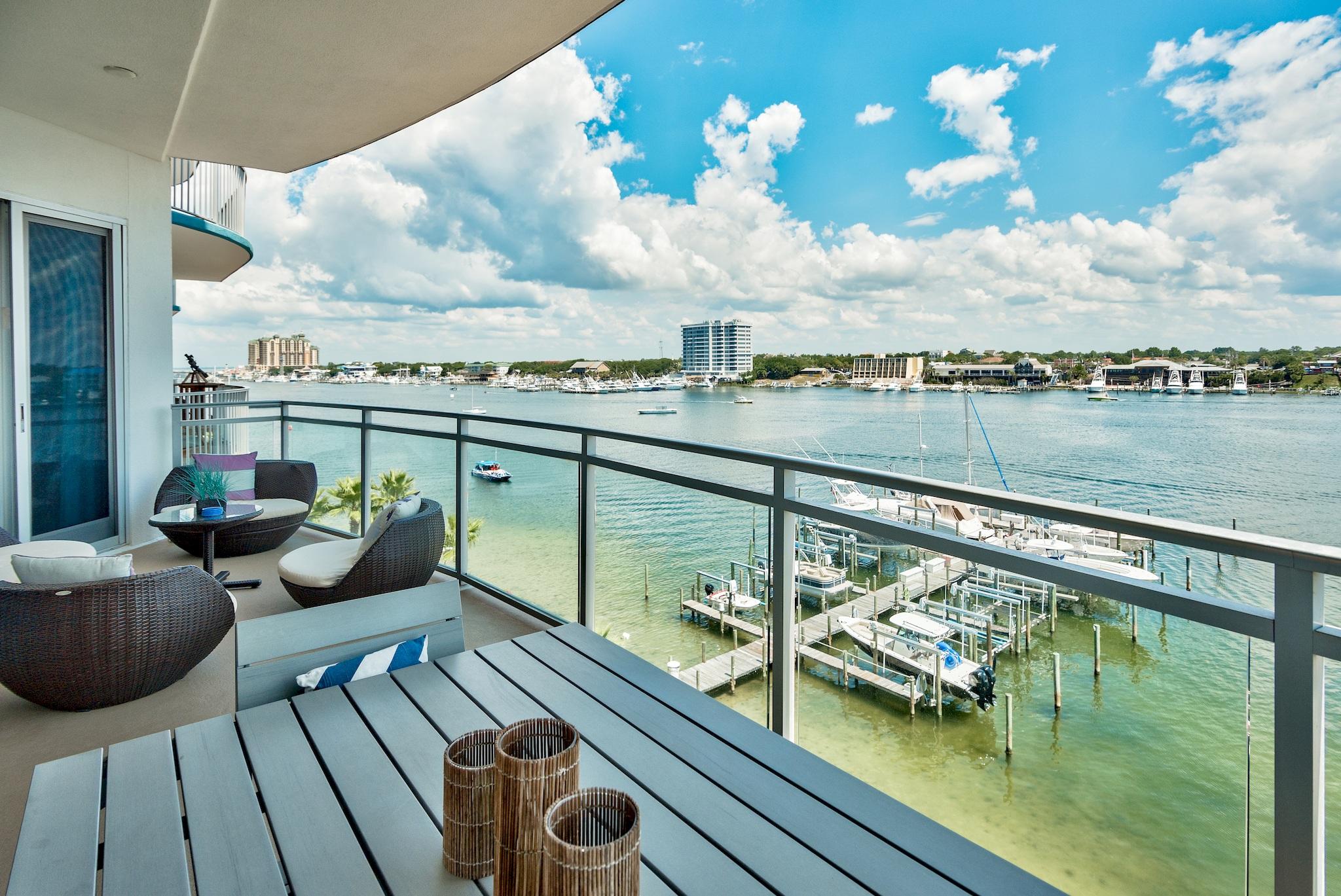 HARBOR LIGHTS - Residential