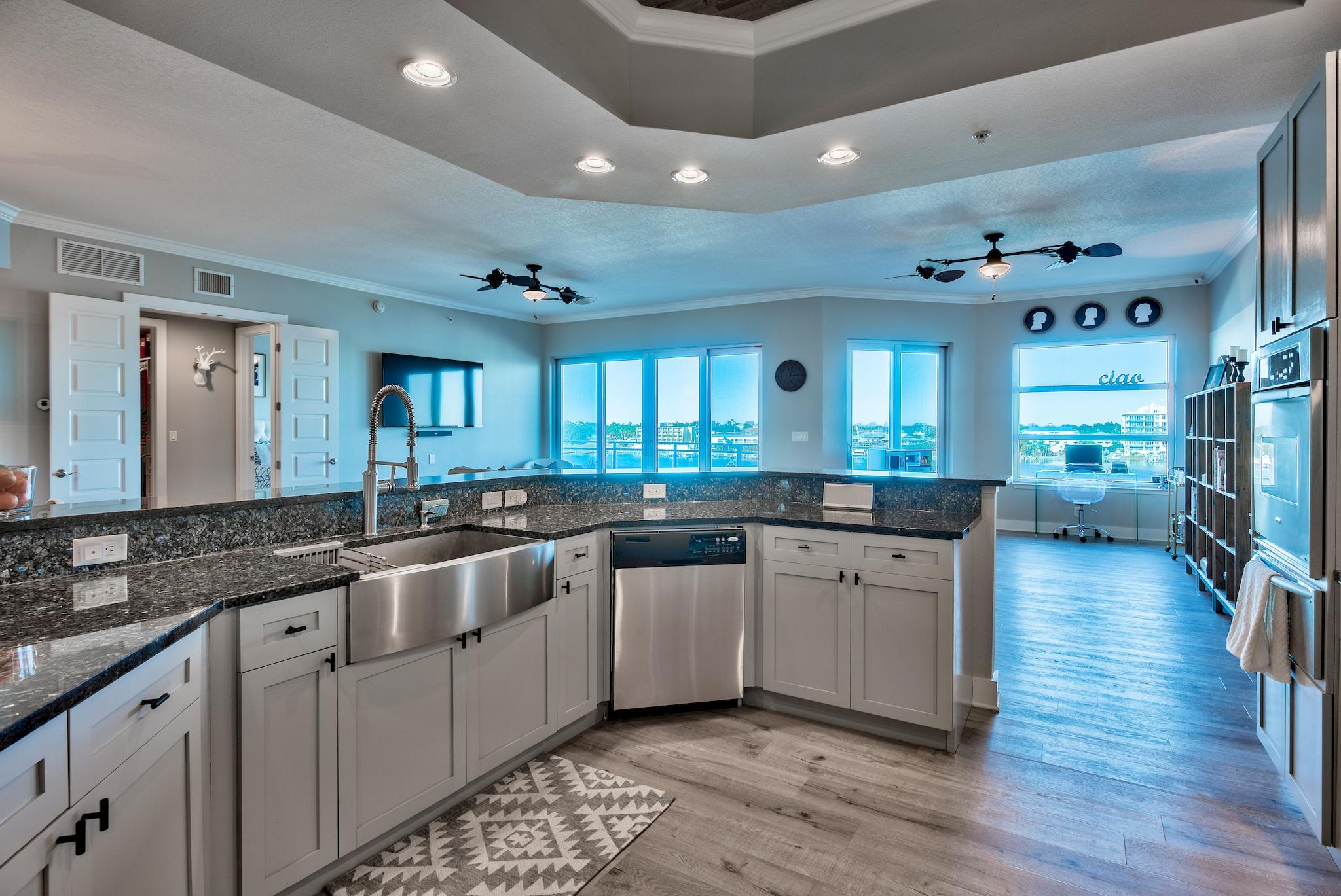HARBOR LIGHTS - Residential