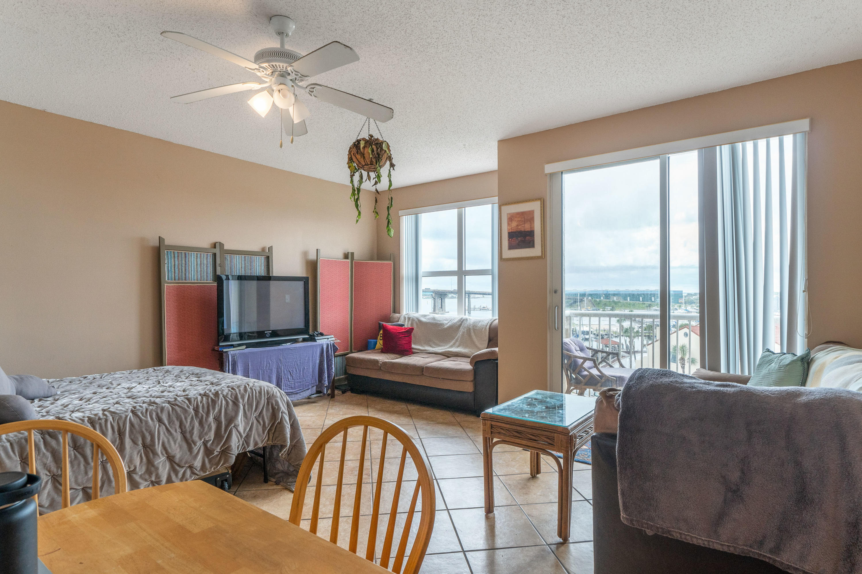 PALM COURT YACHT CLUB - Residential