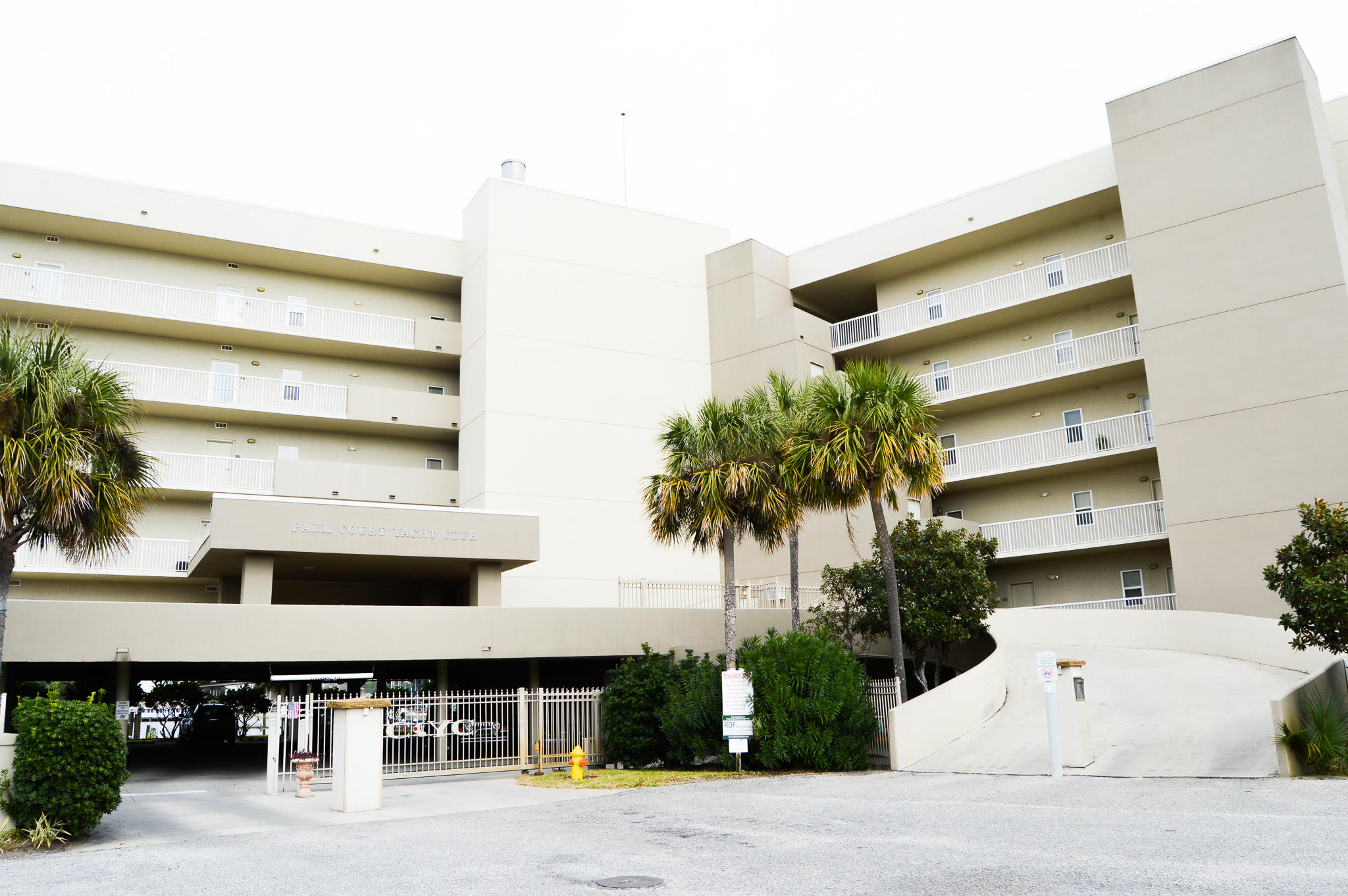 PALM COURT YACHT CLUB - Residential