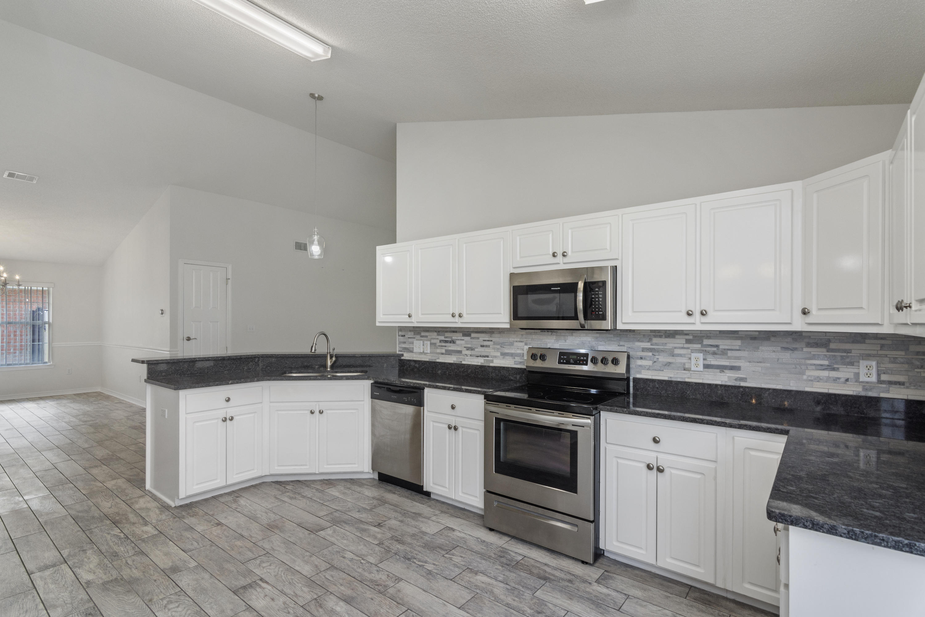 EMERALD VILLAGE PH I - Residential