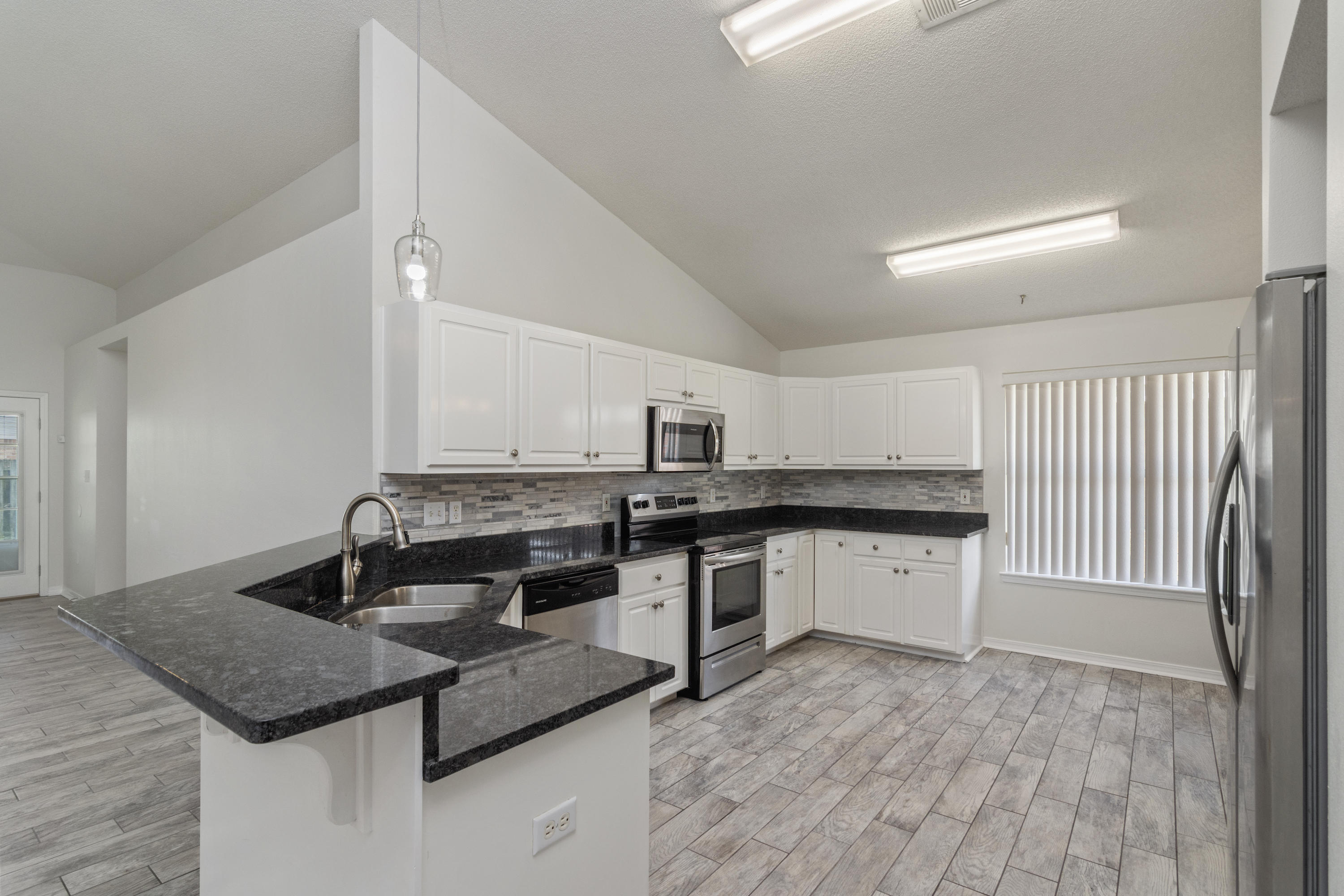 EMERALD VILLAGE PH I - Residential