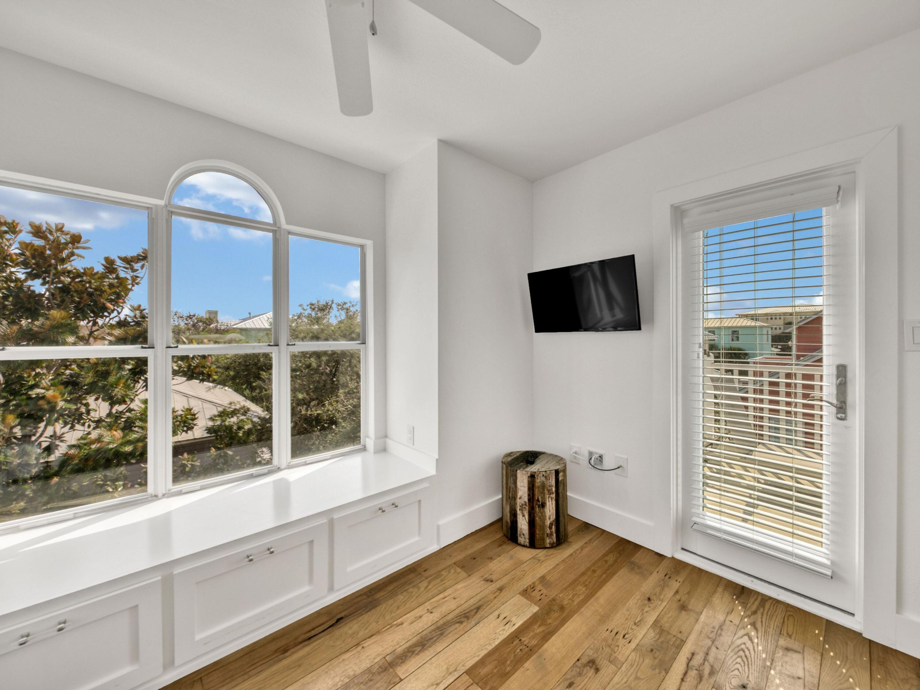 SUNRISE BEACH - Residential