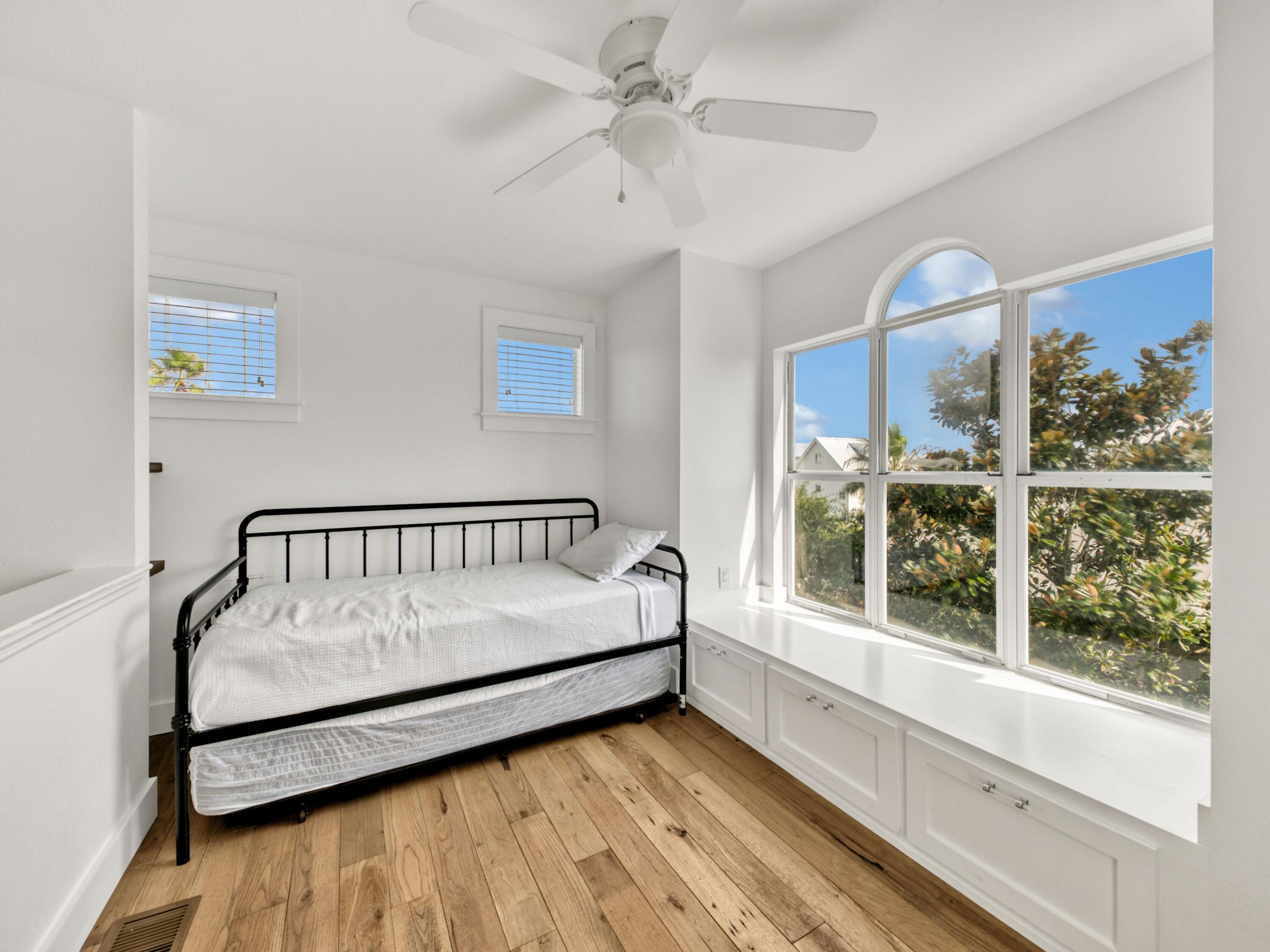 SUNRISE BEACH - Residential