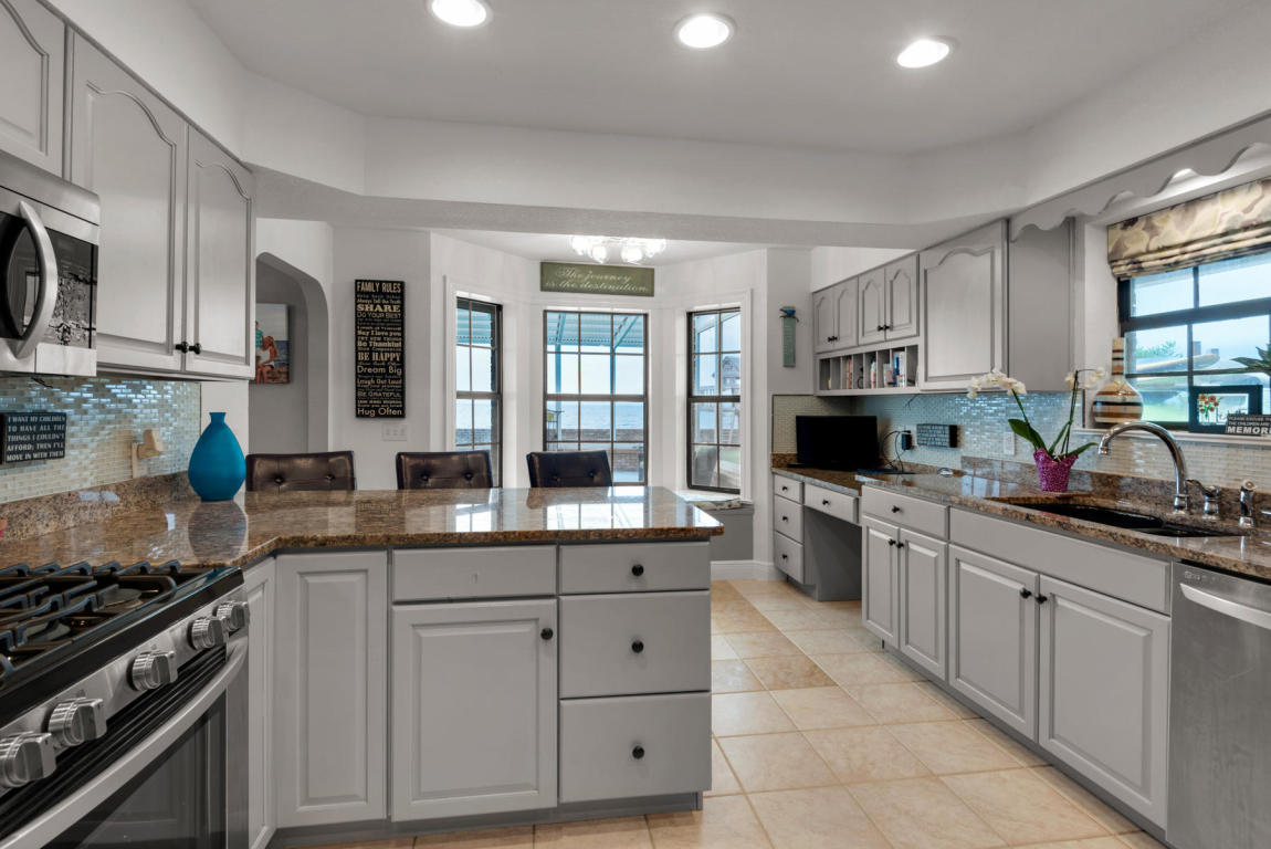 DOLPHIN POINT ESTATES - Residential Lease