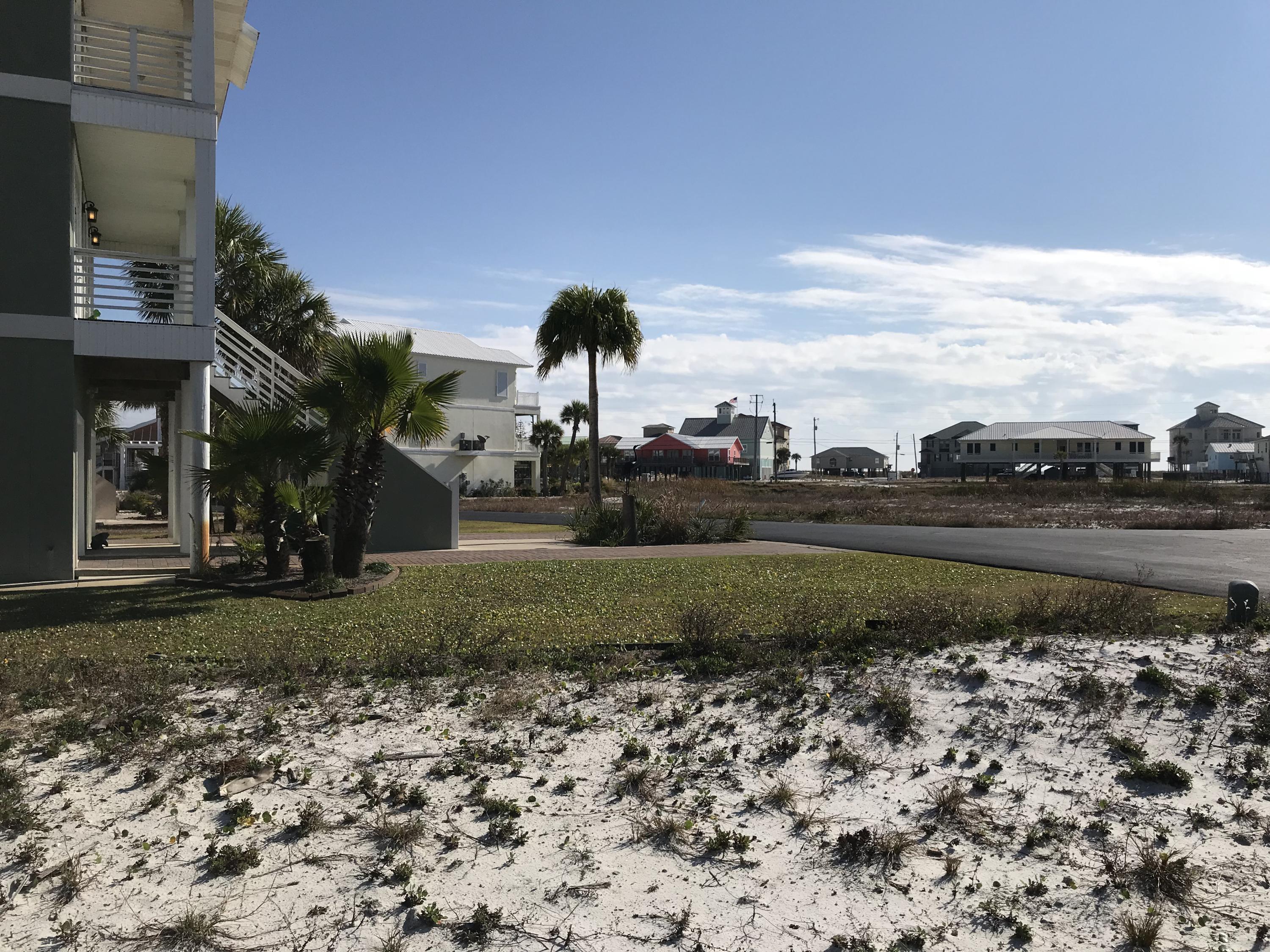 CARIBBEAN ISLES - Land