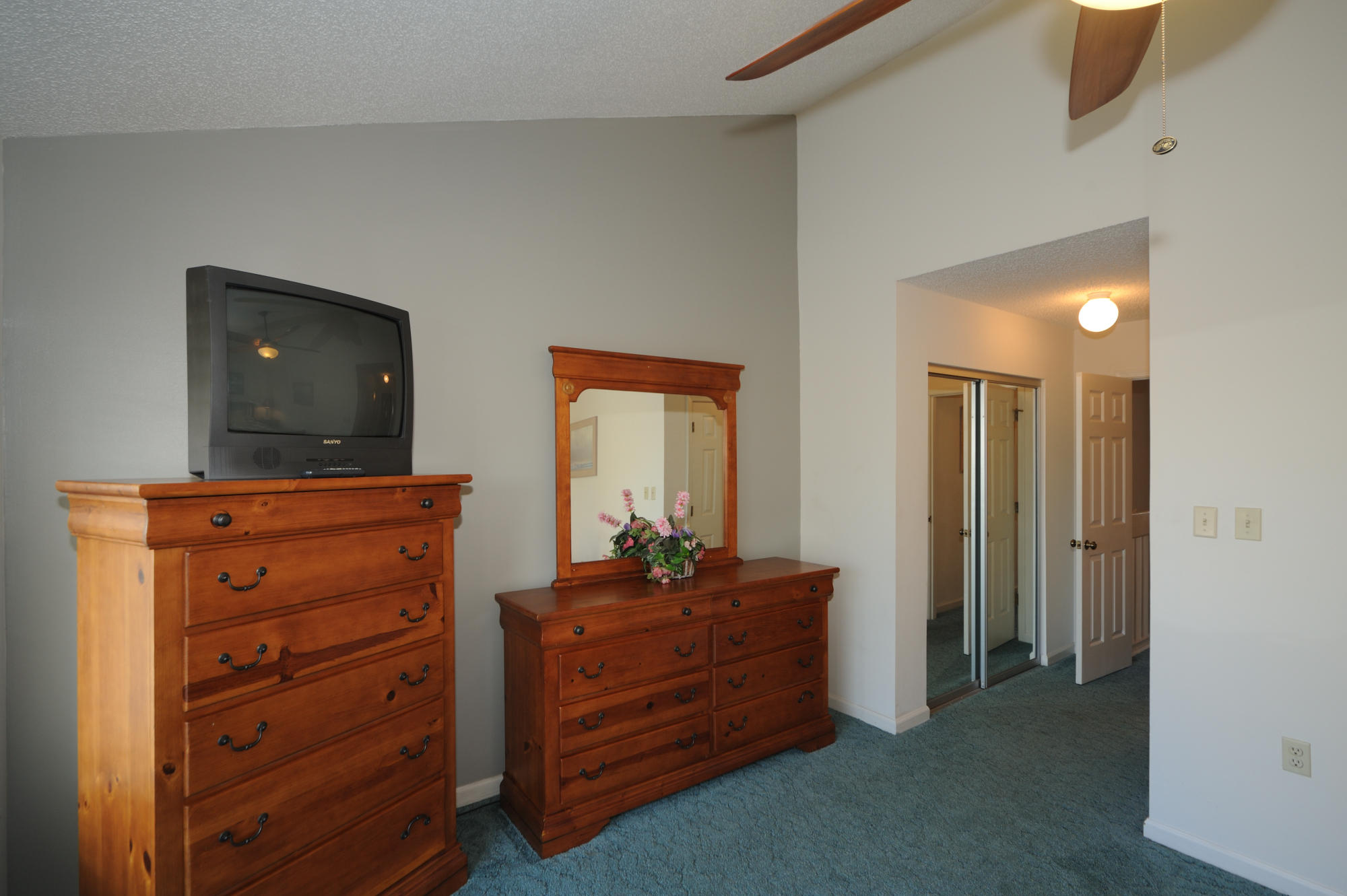 POINTE SOUTH T/H - Residential