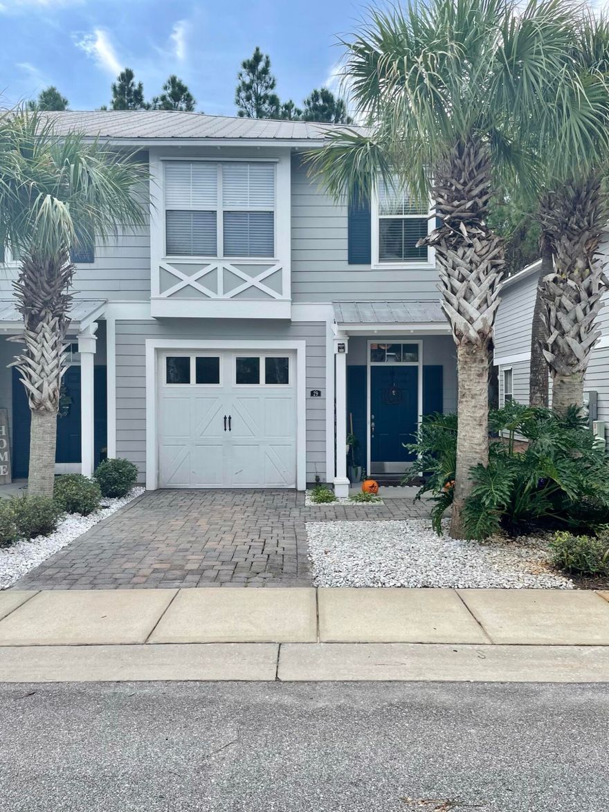 END UNIT!!! Lovely 3 Bed 2.5 Bath Townhome located in highly desirable, quiet North Santa Rosa Beach. Public Bay Access 1/4 mile away! Close to 30A Shopping and Dining as well as the Absolutely Gorgeous Beaches of South Walton and the Emerald Coast. This home features a spacious Living Room, Granite Countertops + Stainless Steel Appliances, Huge Master Bedroom with Walk in Closet and Master Bath with Double Vanity, a Garage and a New A/C in 2017.