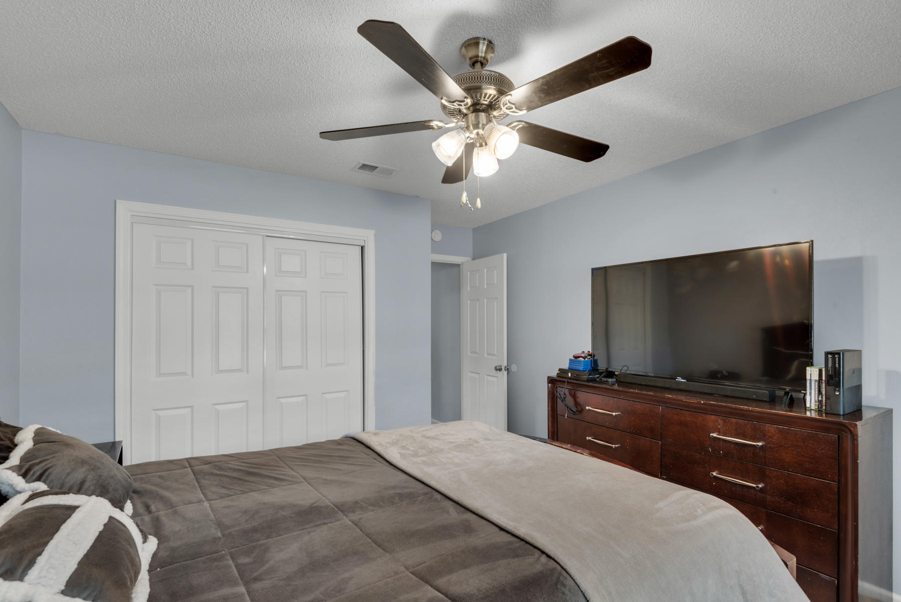 MEADOW WOODS - Residential