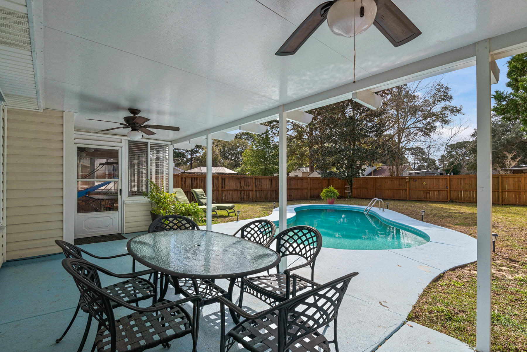 MEADOW WOODS - Residential