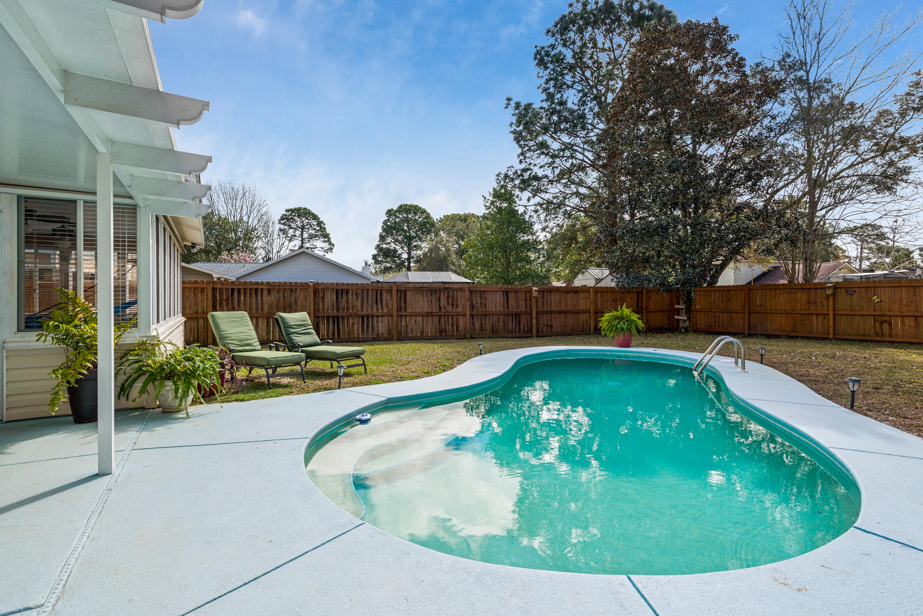 MEADOW WOODS - Residential