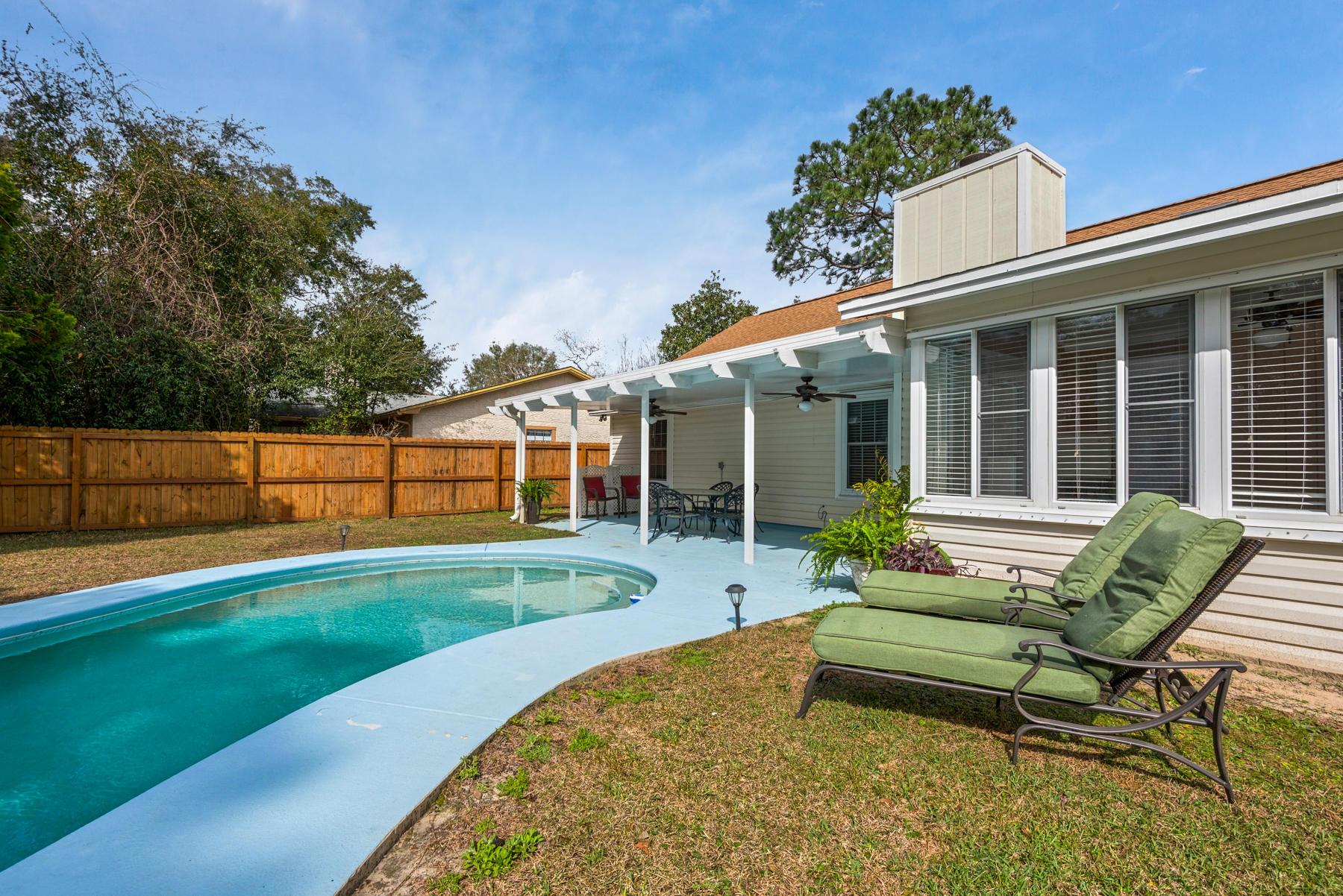 MEADOW WOODS - Residential