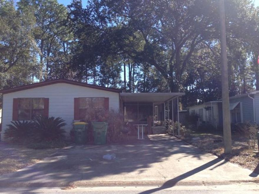What a great opportunity for an investment property in Niceville! This 2Br 2Ba home could use a little TLC and would make a great rental or even second home. Call today because this one is going to go quick!