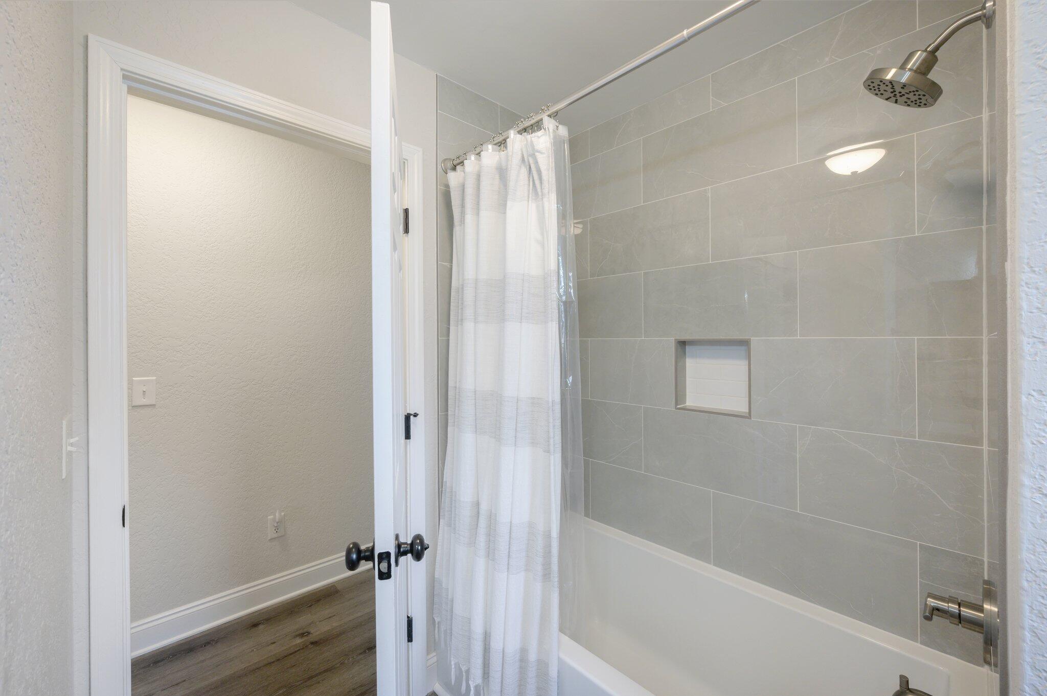 SOUND HAMMOCK - Residential Lease