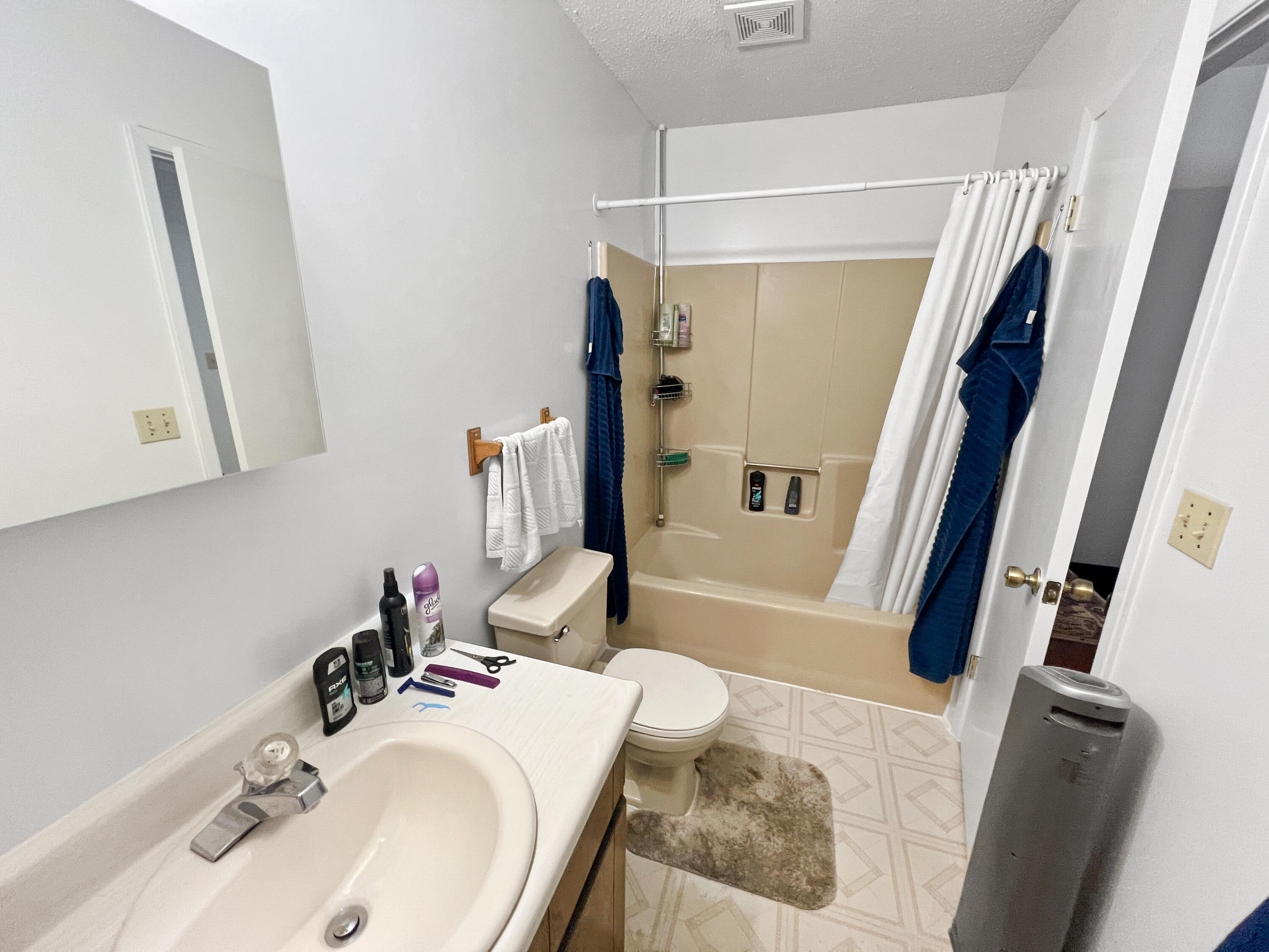 WHISPERING LAKES ESTATES - Residential
