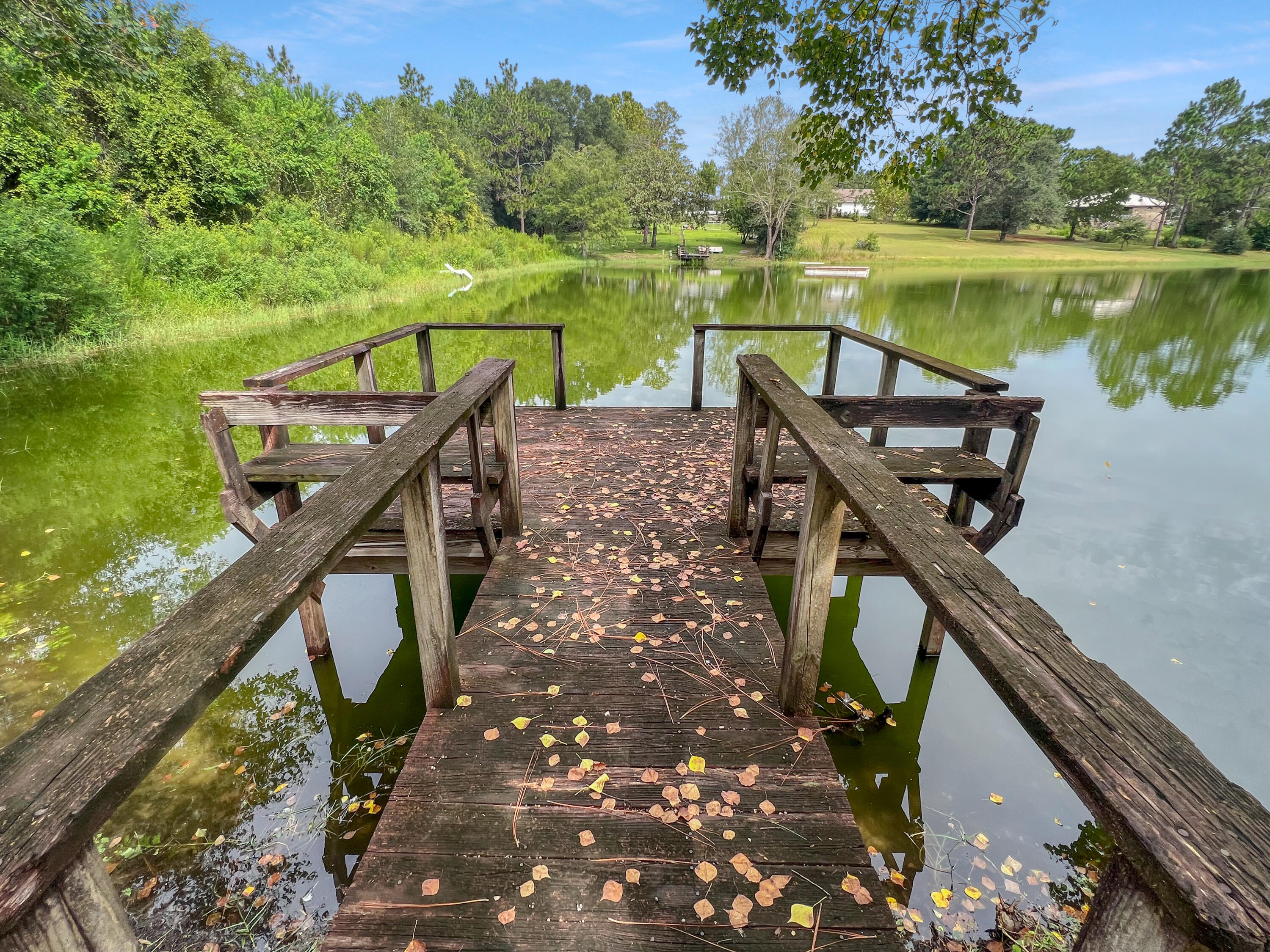 WHISPERING LAKES ESTATES - Residential