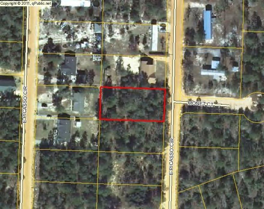 Nice level building lot in Oakwood Lakes Estates, perfect for your mobile home or build your dream home. Property totals one-third acre. DeFuniak Springs City Water is at the road. Tap Fee Due.