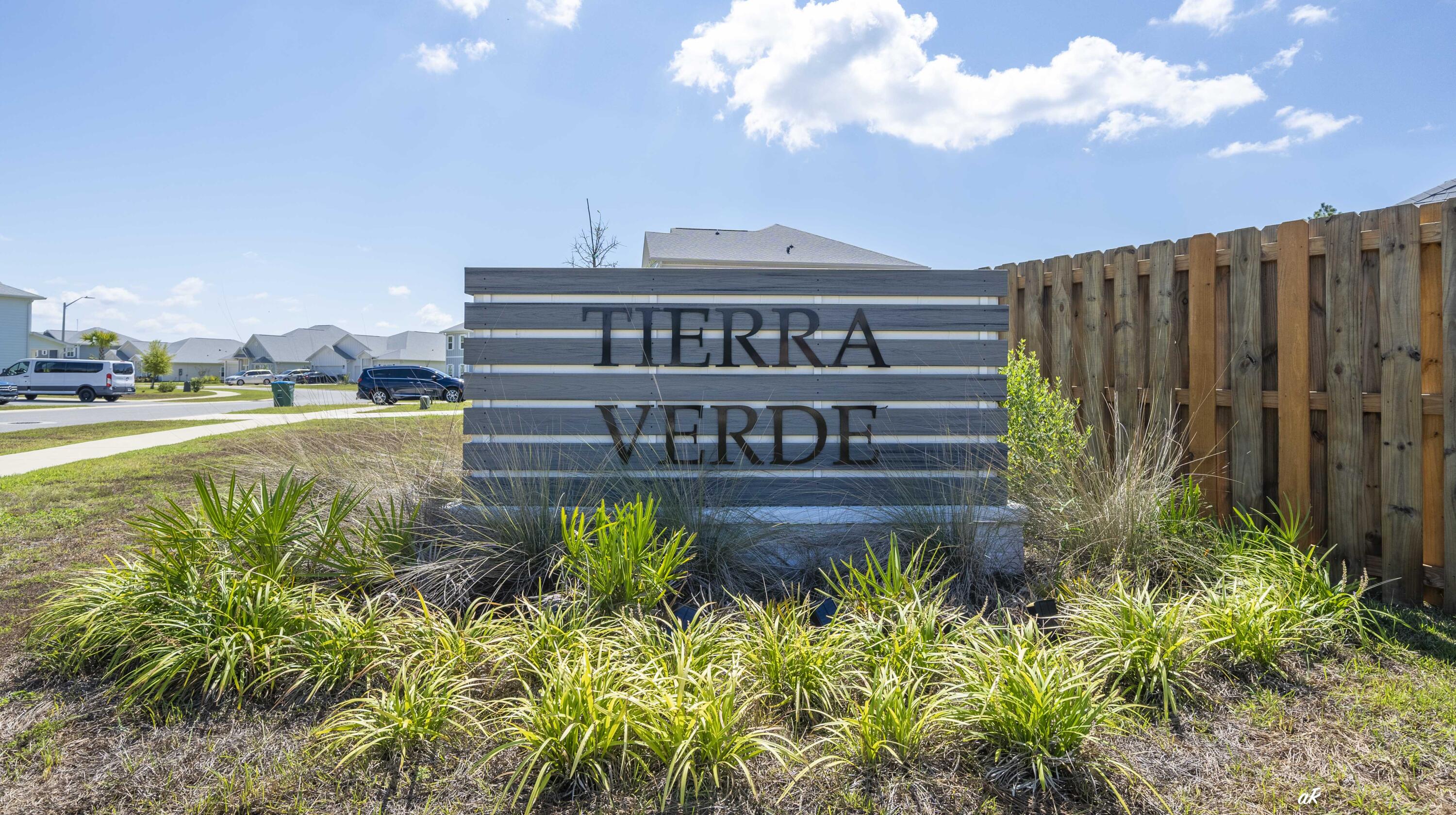 TIERRA VERDE - Residential