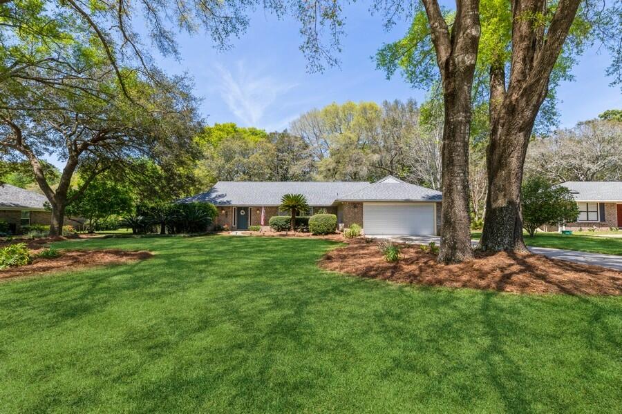 ROCKY BAYOU COUNTRY CLUB ESTATES 3 - Residential