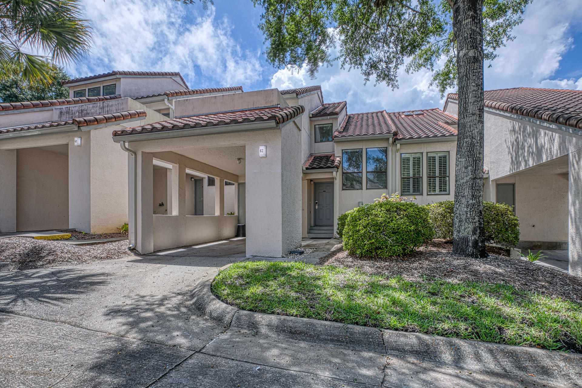 This gem is positioned in a highly sought after location overlooking Centre Court. Amenities at TOPS'L include 24 hr. gated security, a beach side restaurant, 12 Rubico tennis courts (rated in the top 50 Tennis Resorts by Tennis Magazine), tram service to the beach, jogging trails, state of the art fitness center with pool and massage therapists, season programs for children and more! Many updates have been added.Tops'l Master Assn. fee is $285.00 a quarter.More photos coming!