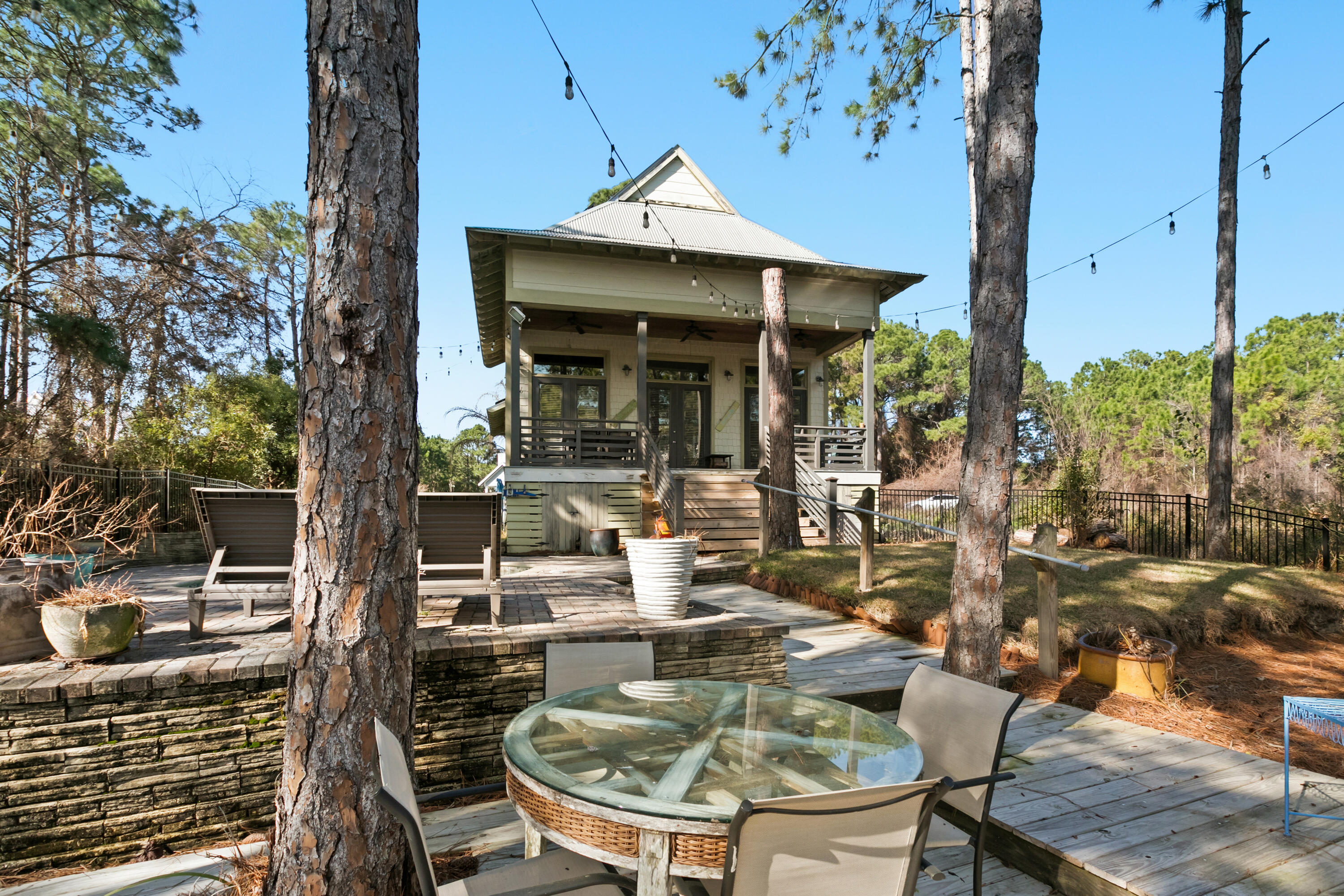 BAYSHORE PINES - Residential