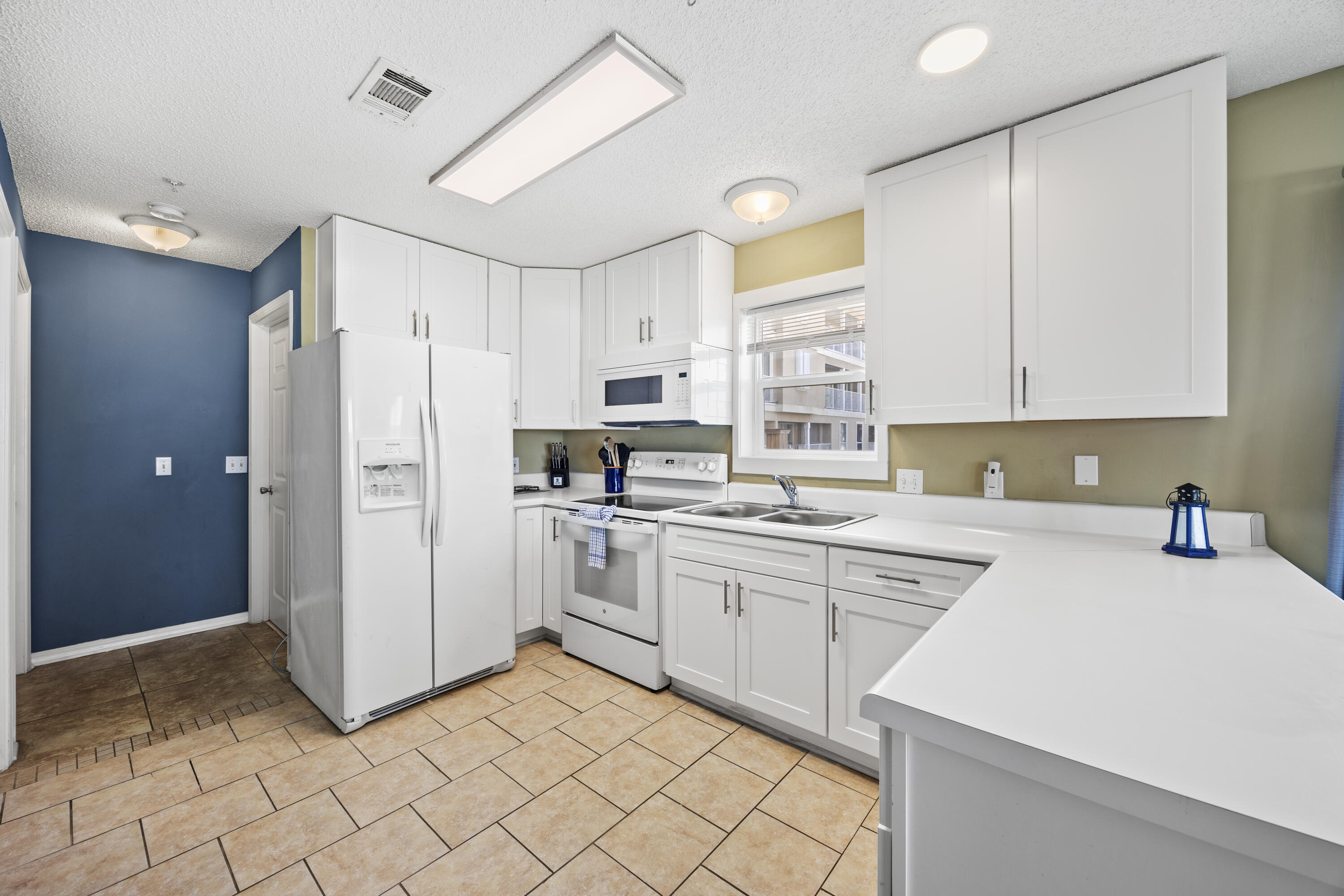 SUNSET HARBOUR VILLAS CONDO - Residential