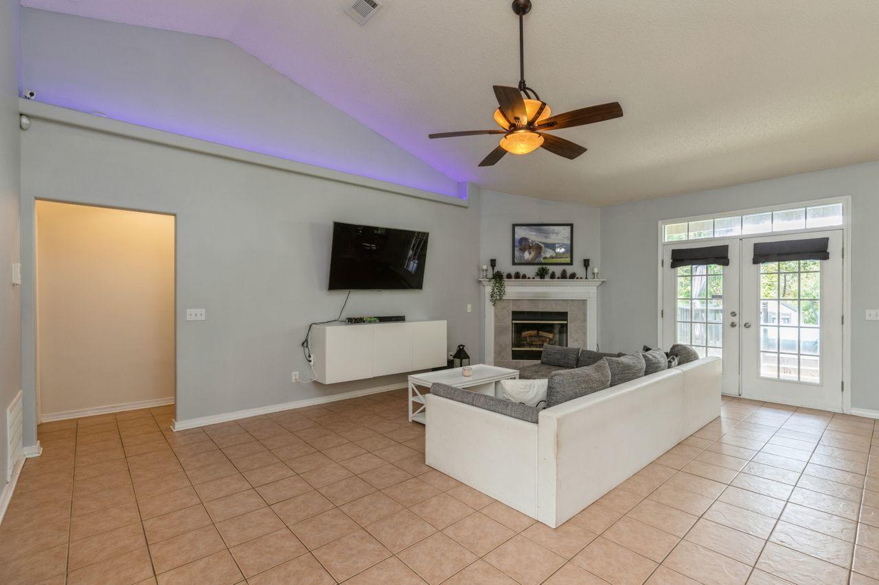 WOODSIDE ESTATES II - Residential