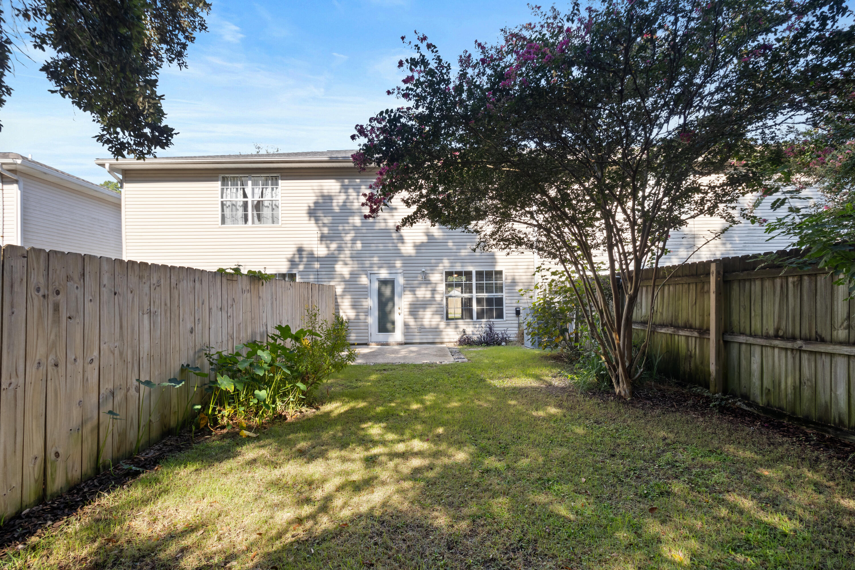 ADASHAN GARDYNS - Residential