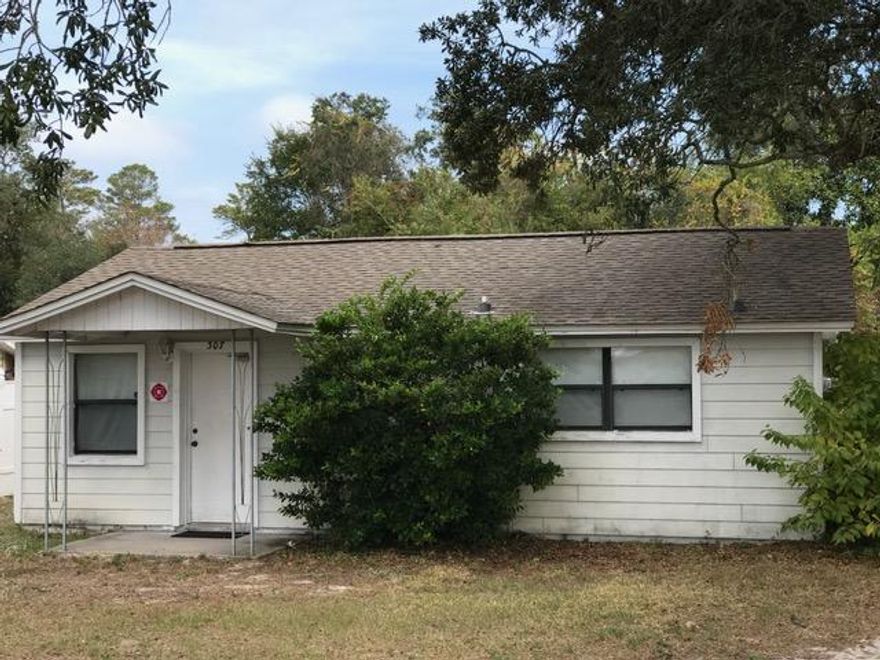 720 SF Office Building located on Duval Street near Taco Town, conveniently located free standing bldg