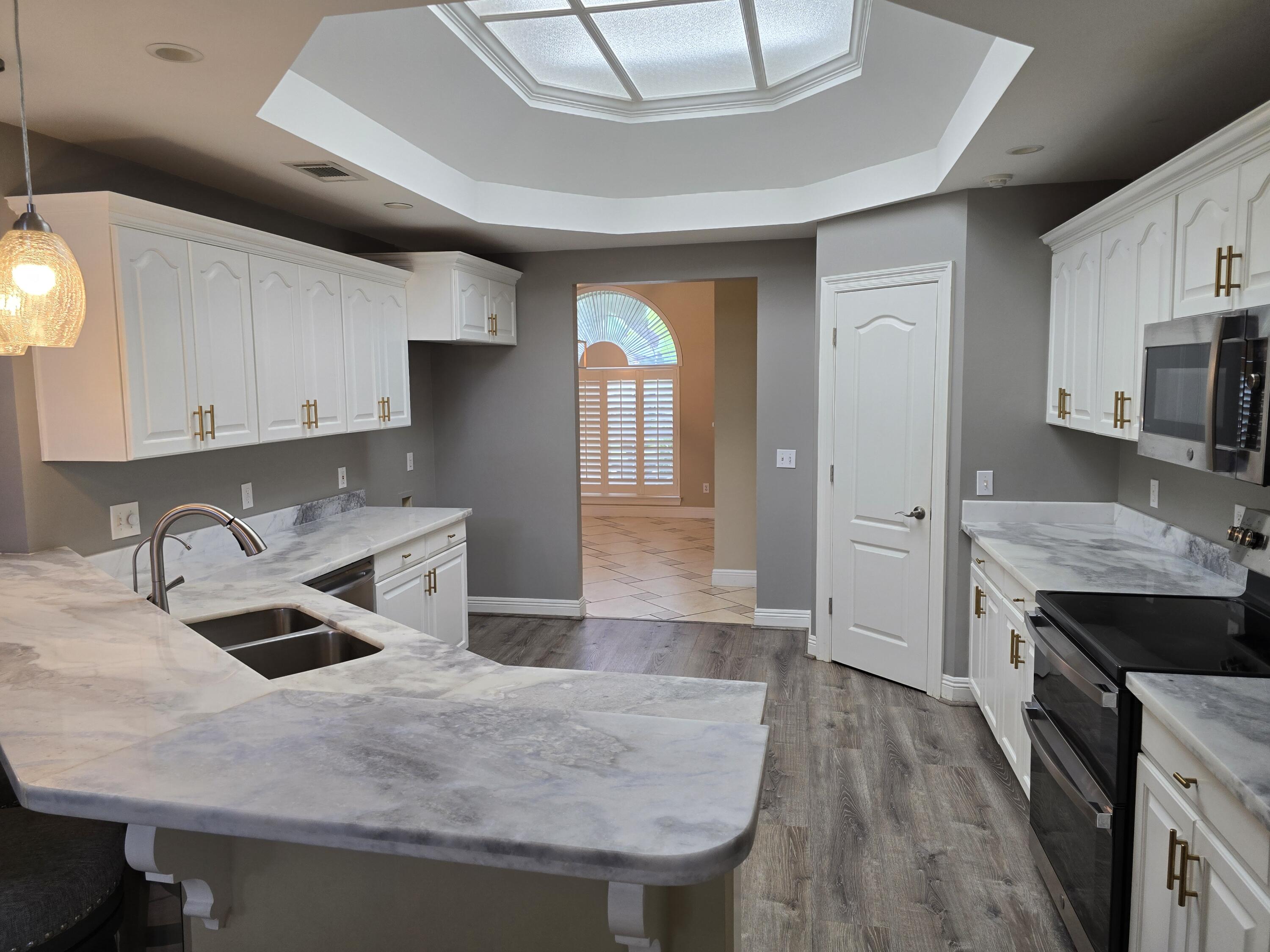 WINDSOR FOREST - Residential