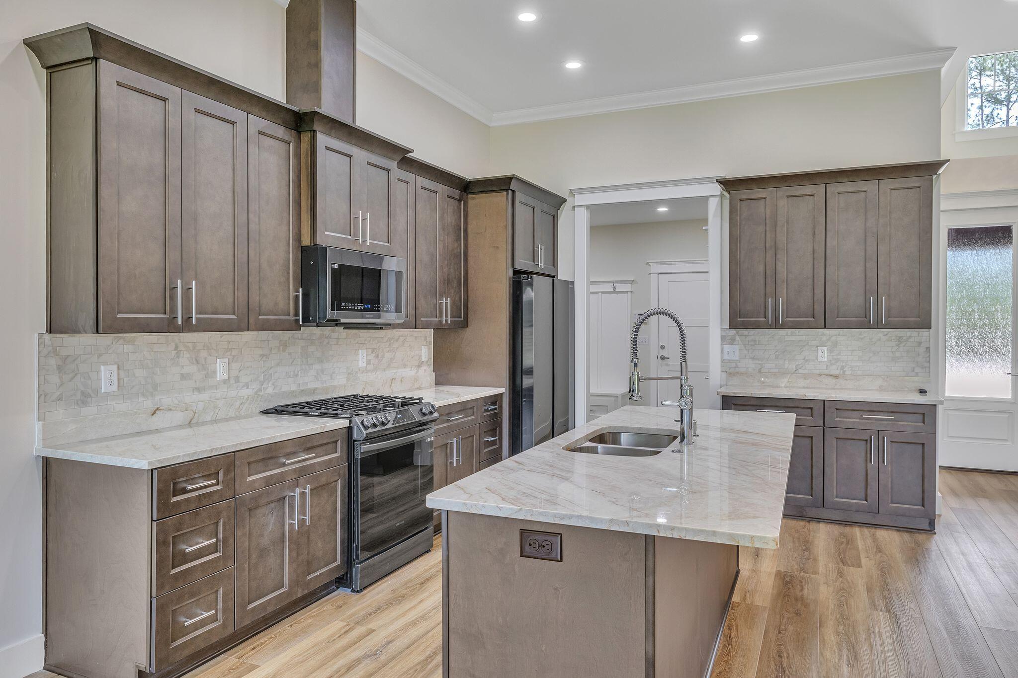 LAGRANGE SHORES - Residential