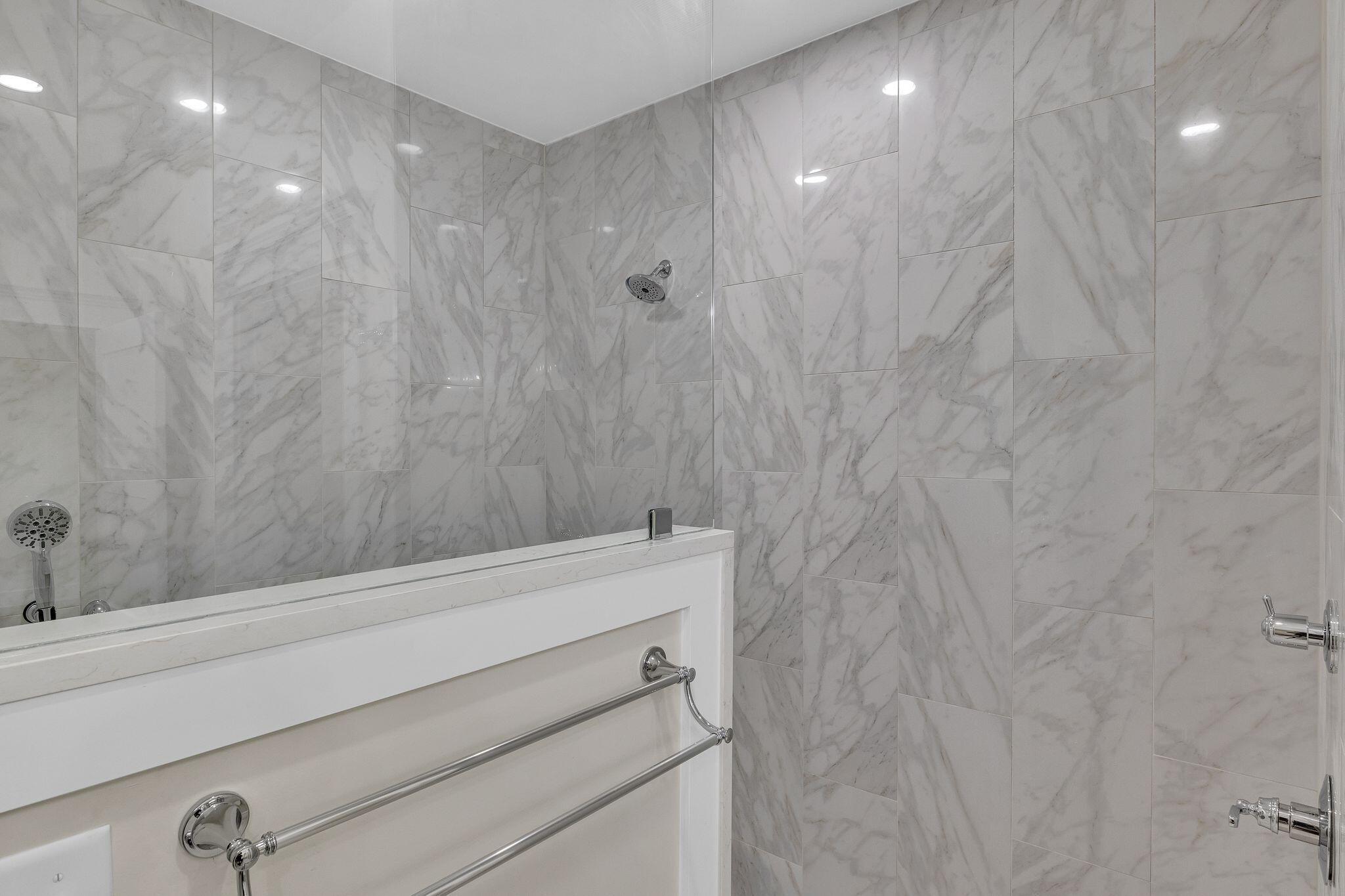 LAGRANGE SHORES - Residential