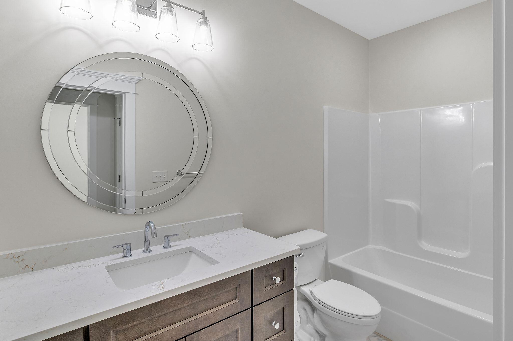 LAGRANGE SHORES - Residential