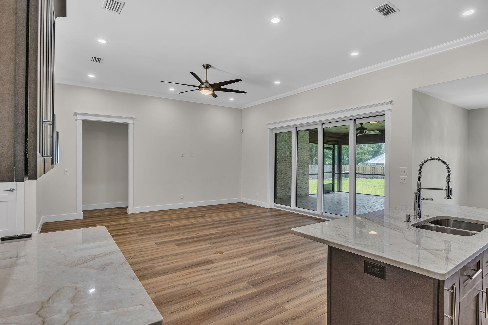 LAGRANGE SHORES - Residential