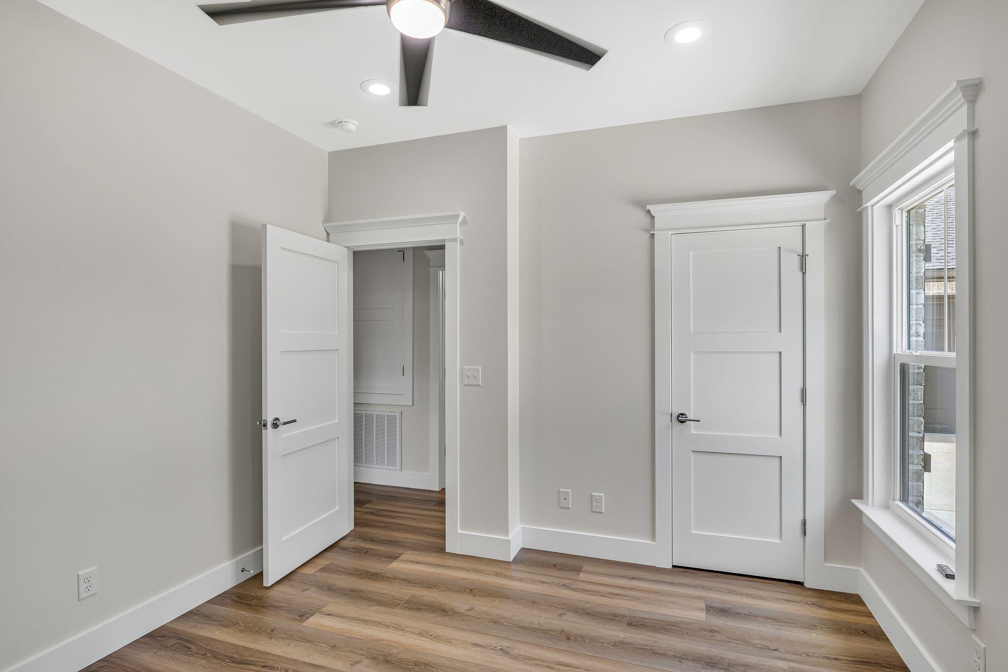 LAGRANGE SHORES - Residential