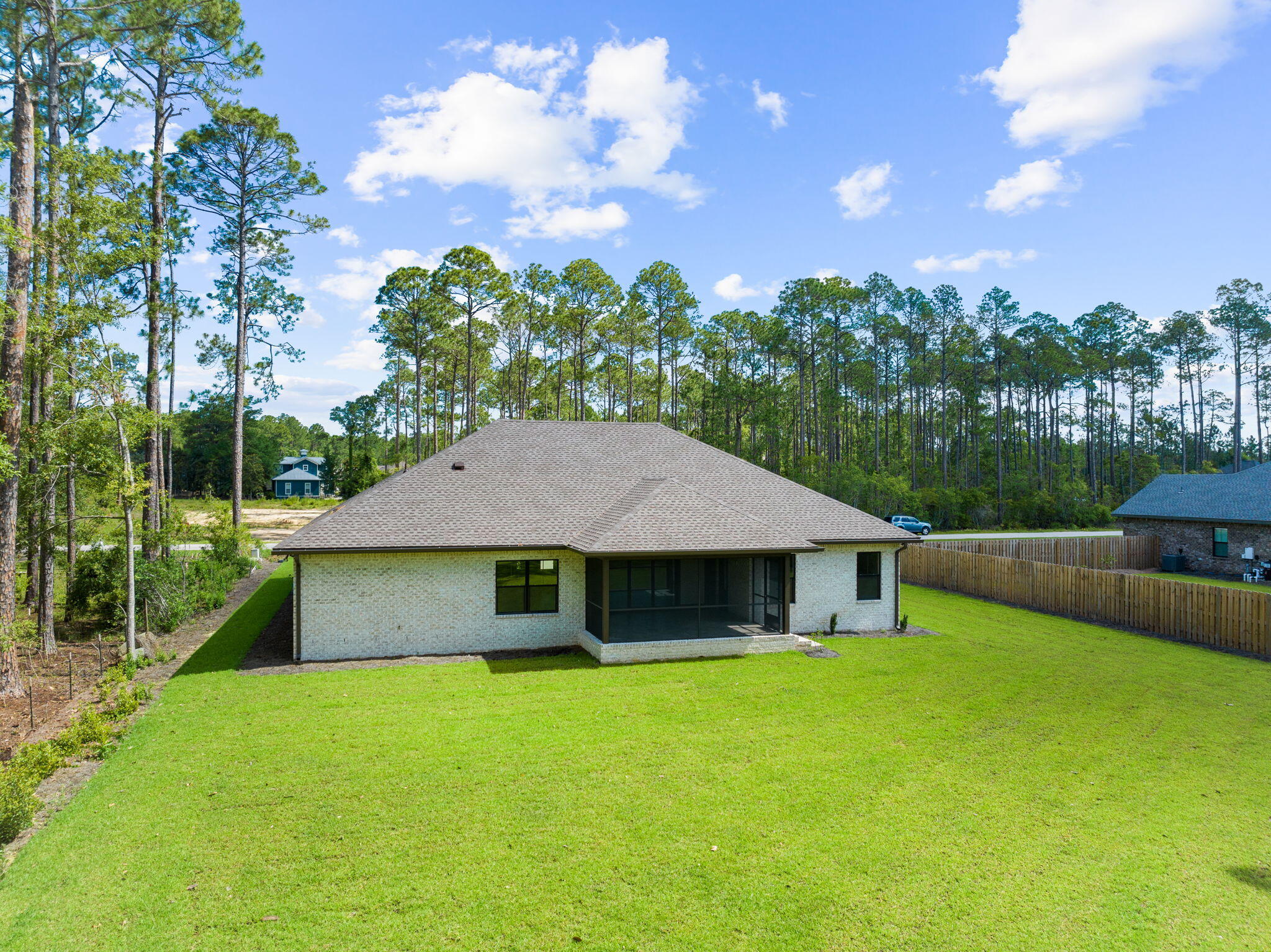 LAGRANGE SHORES - Residential