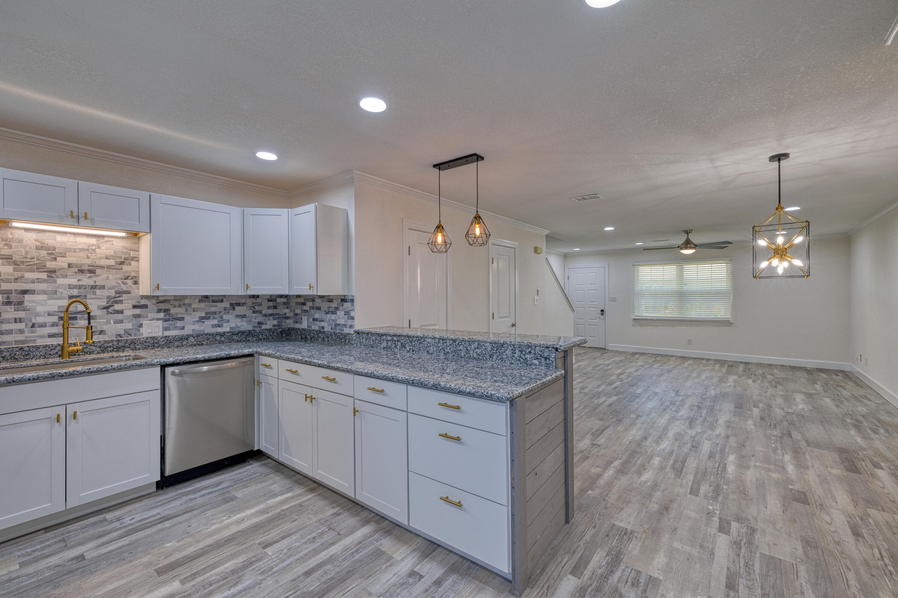 WOODLAND SHORES T/H PH 1 - Residential