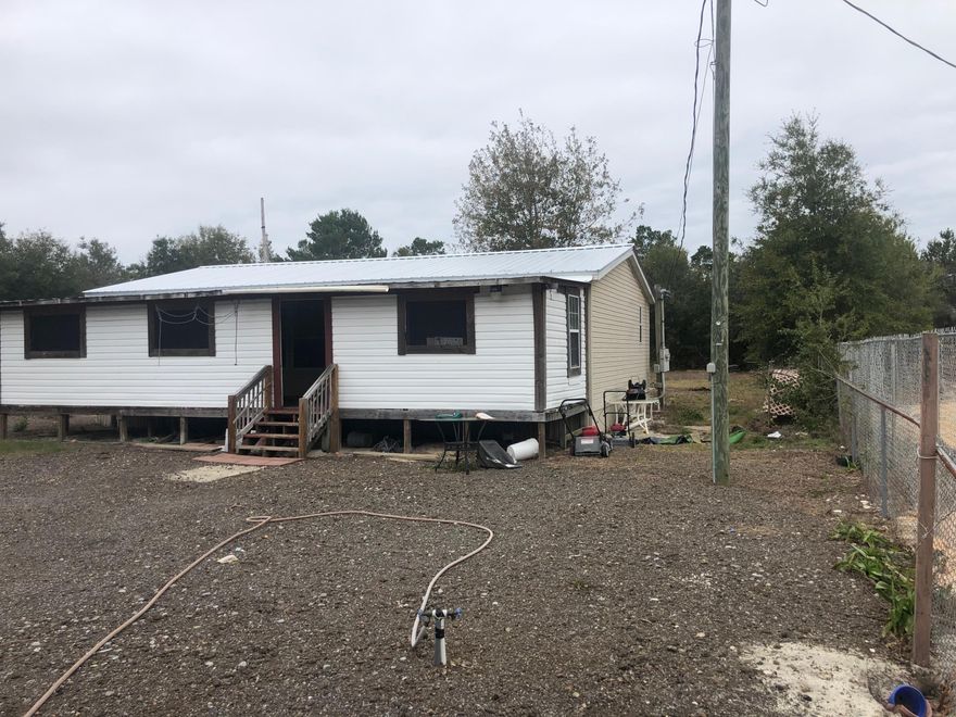 AFFORDABLE HOME IN GULF BREEZE AREA. IT IS ONE BLOCK FROM HWY 98 IN THE MIDWAY COMMUNITY JUST OFF HWY 399. THIS HOME IS A PALM HARBOR HOME WITH UP-GRADED FEATURES THAT INCLUDE NICE KITCHEN CABINETS AND COUNTER SPACE. LOCATED NEAR BEACHES, SHOPPING, AND HIGHLY RATED SCHOOLS MAKE THIS HOME AN EXCELLENT BUY.