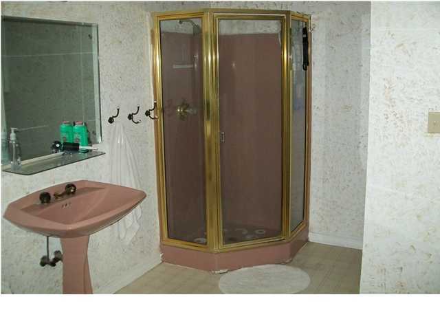 RIVERSIDE NORTH - Residential Lease