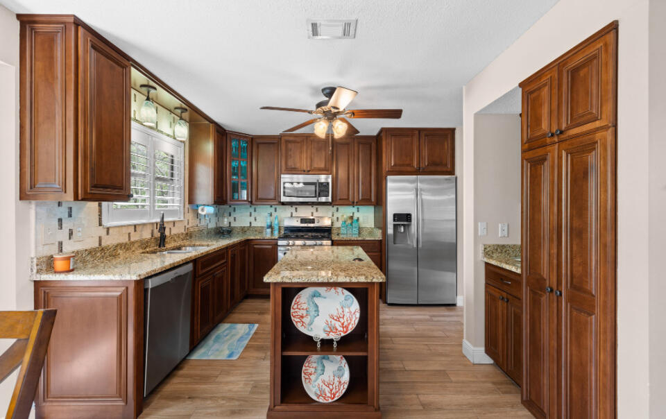 PARKWOOD ESTATES PH 1 BLUEWATER BAY - Residential