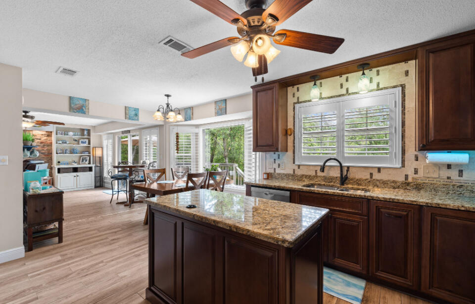 PARKWOOD ESTATES PH 1 BLUEWATER BAY - Residential