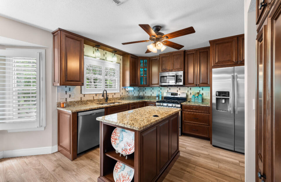 PARKWOOD ESTATES PH 1 BLUEWATER BAY - Residential