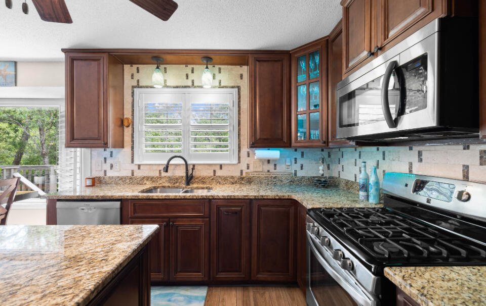 PARKWOOD ESTATES PH 1 BLUEWATER BAY - Residential