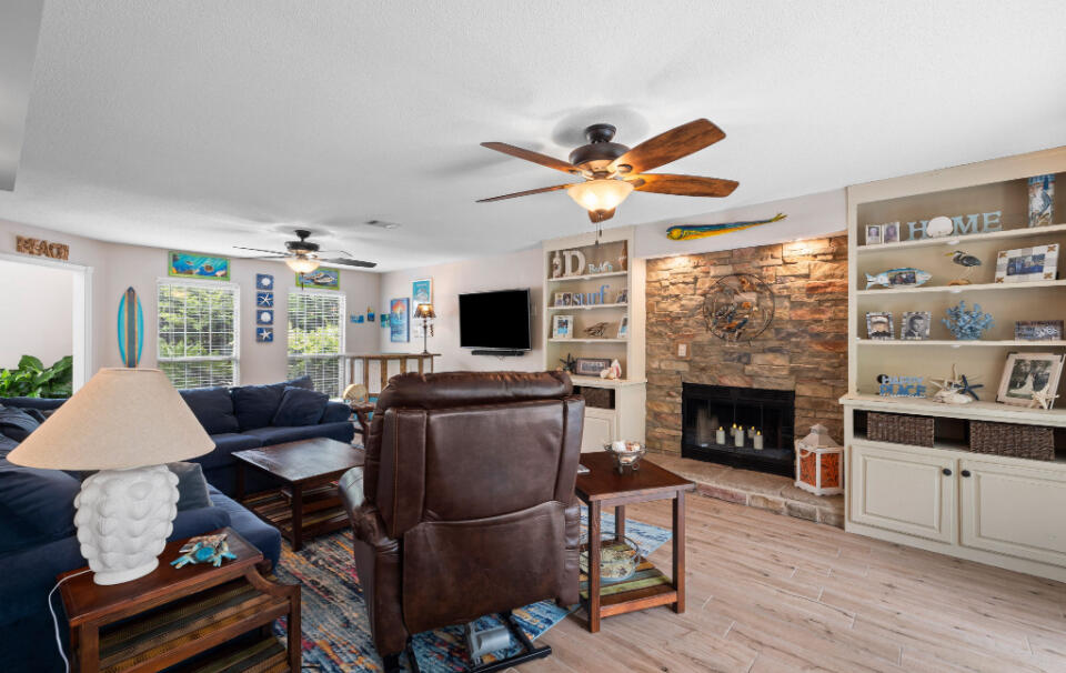 PARKWOOD ESTATES PH 1 BLUEWATER BAY - Residential