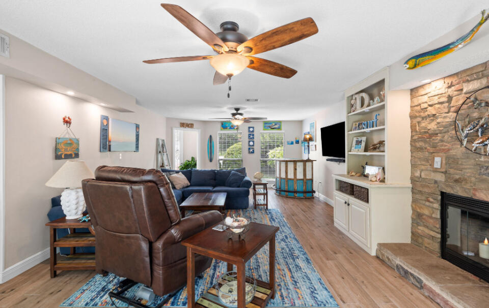 PARKWOOD ESTATES PH 1 BLUEWATER BAY - Residential